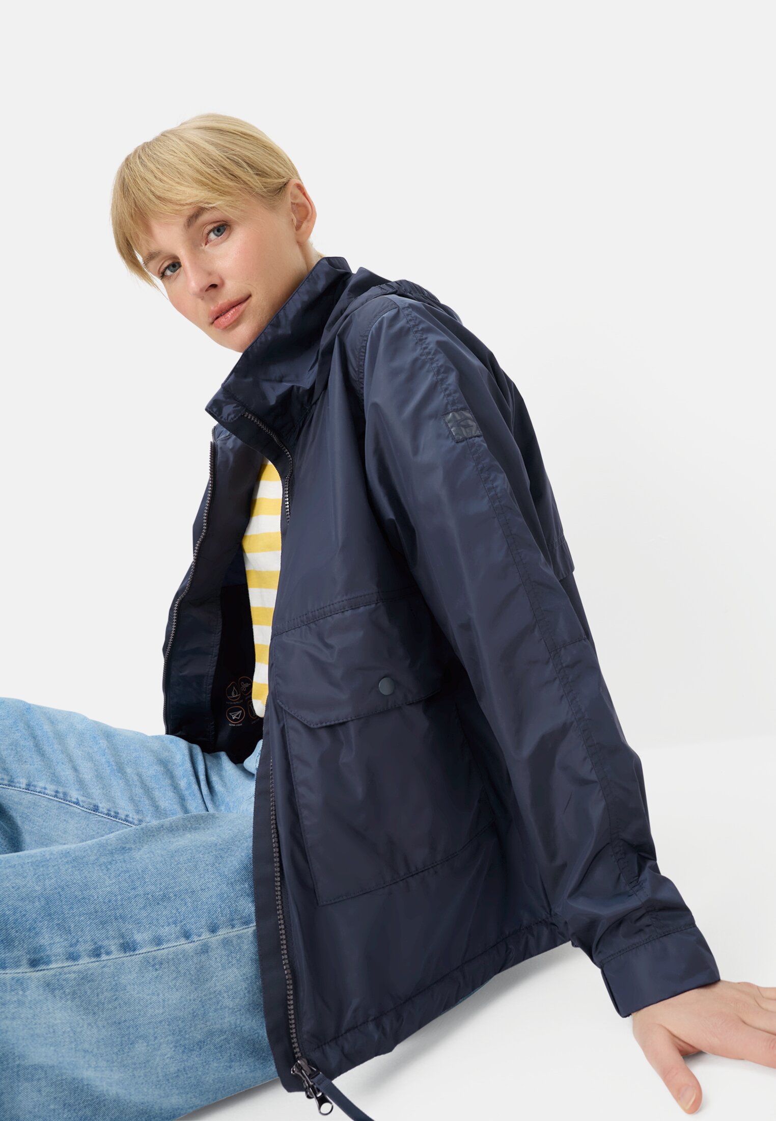 Women Blouson with 2-way zipper Navy blue worn emotional