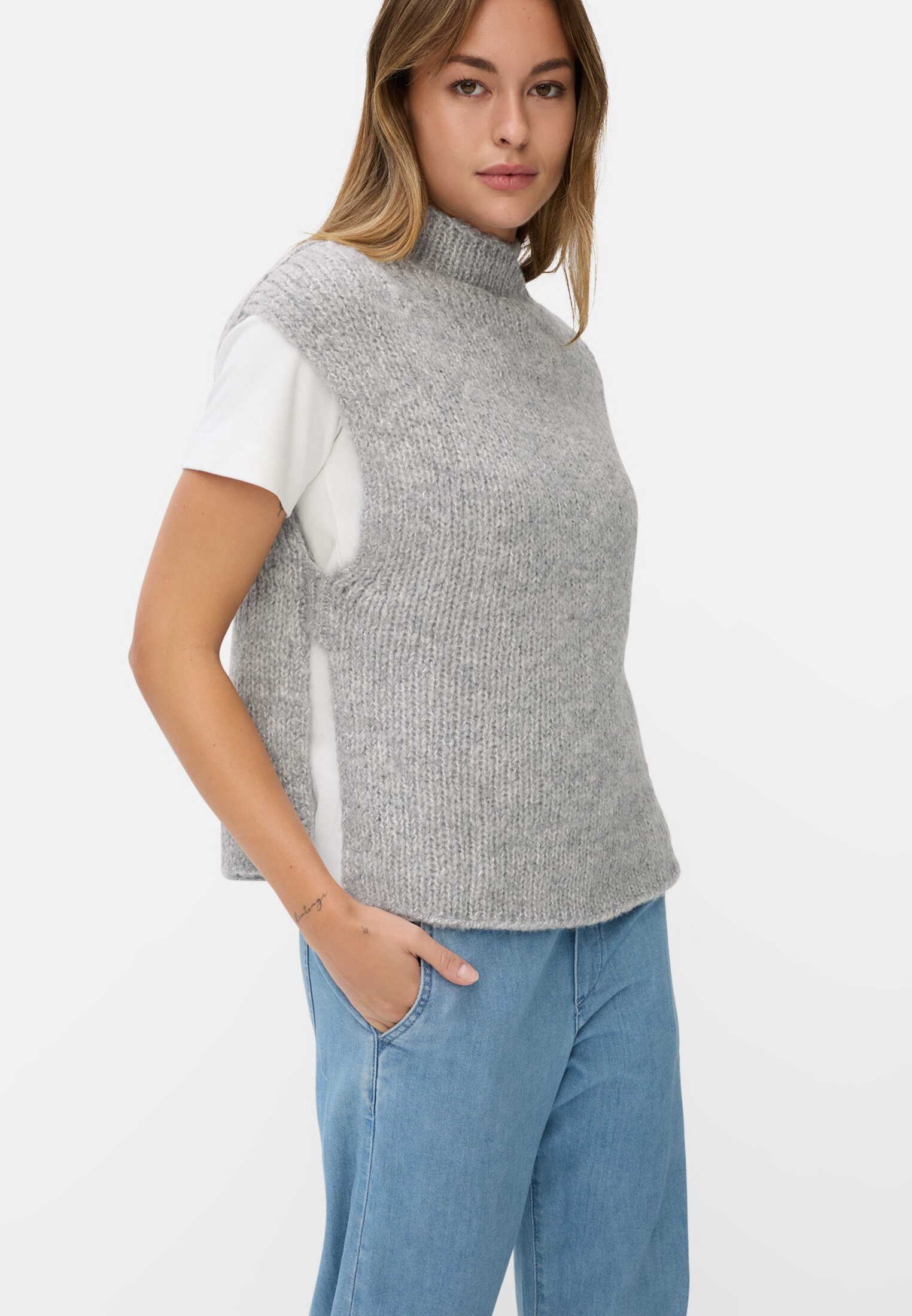 Vrouwen Gebreide pullover zonder mouwen met zijopeningen Grijs gedragen emotional