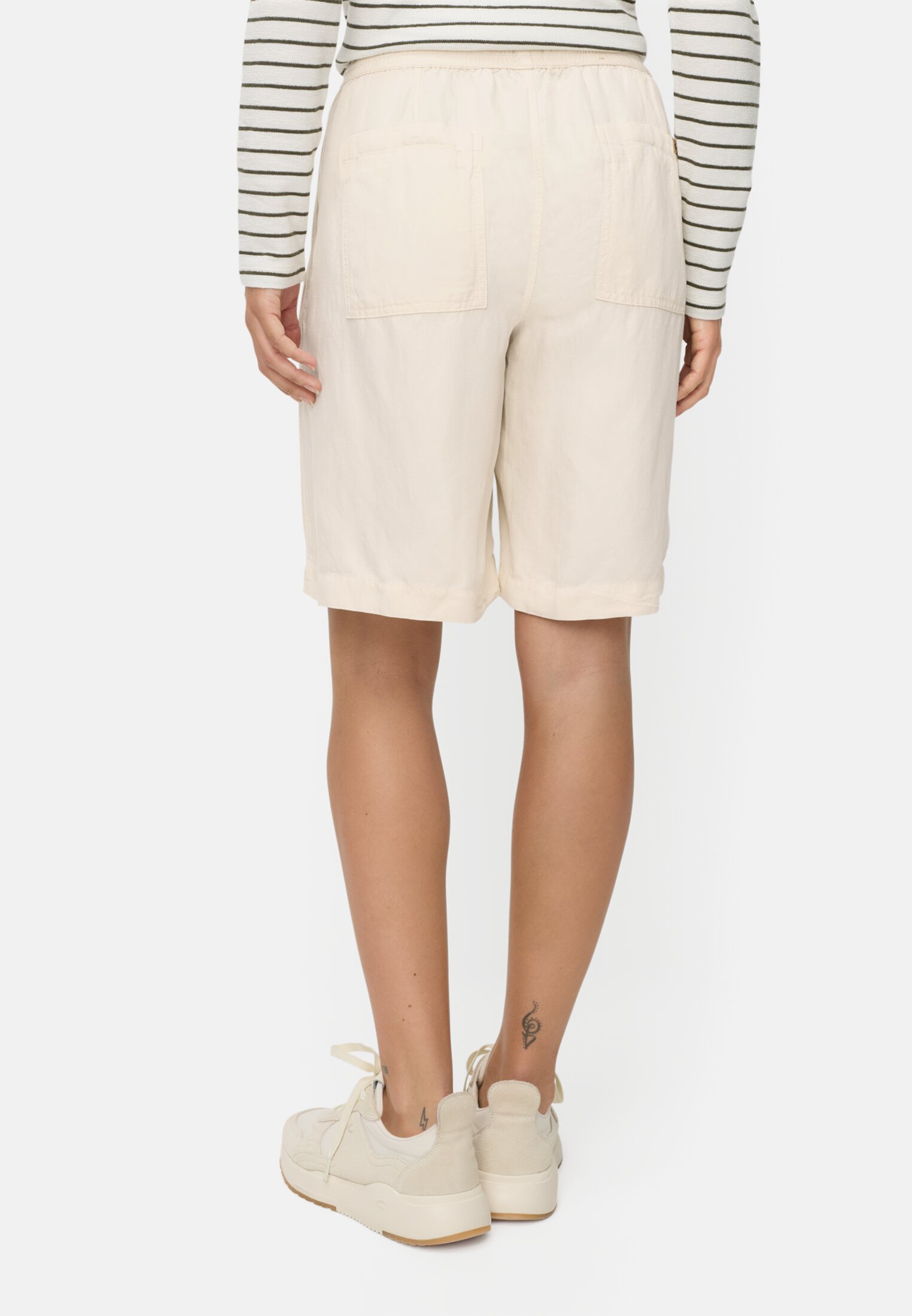 Damen Bermuda Shorts mit Tunnelzug Milchweiß getragen hinten