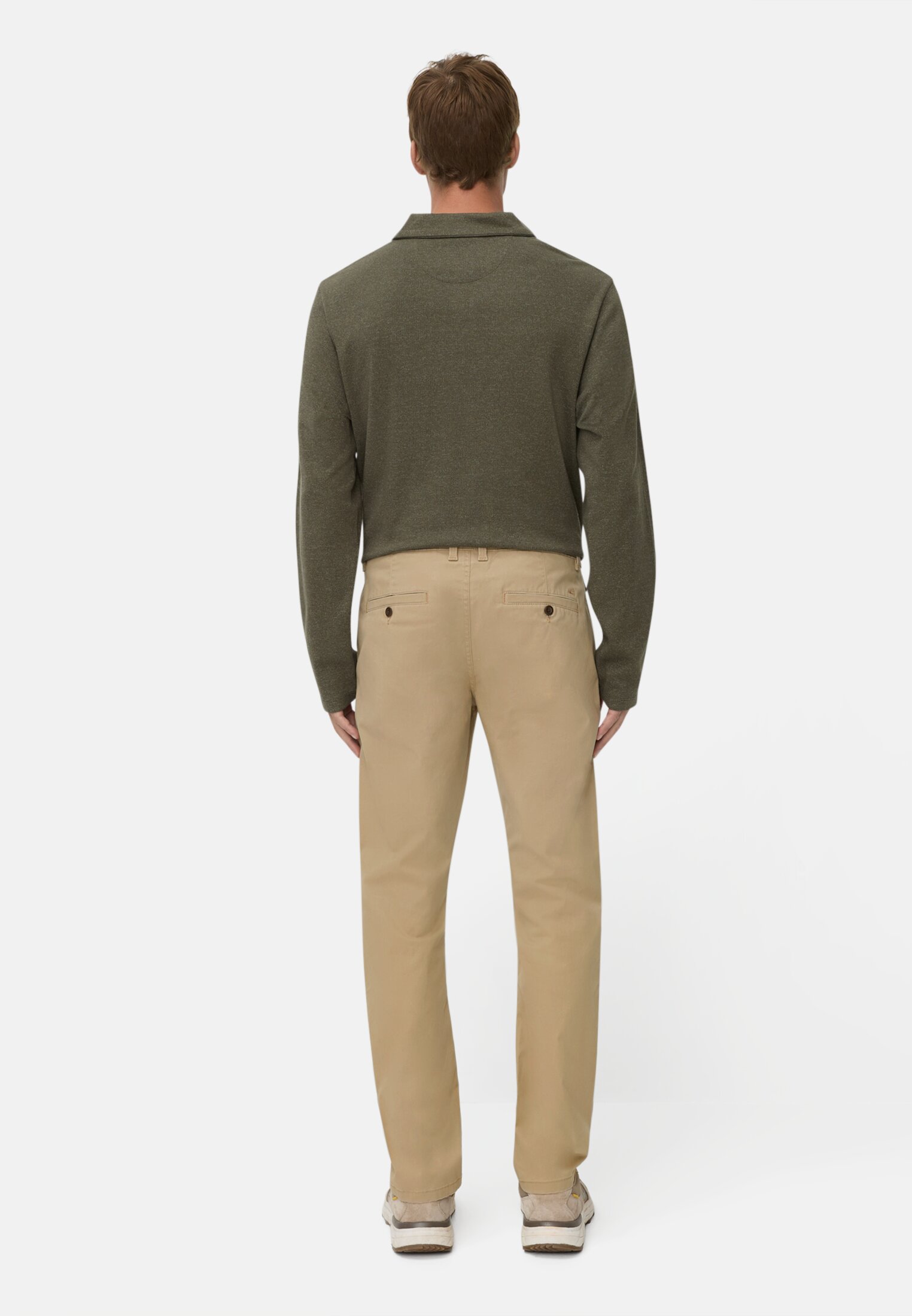 Herren Slim Fit Chino Beige getragen hinten