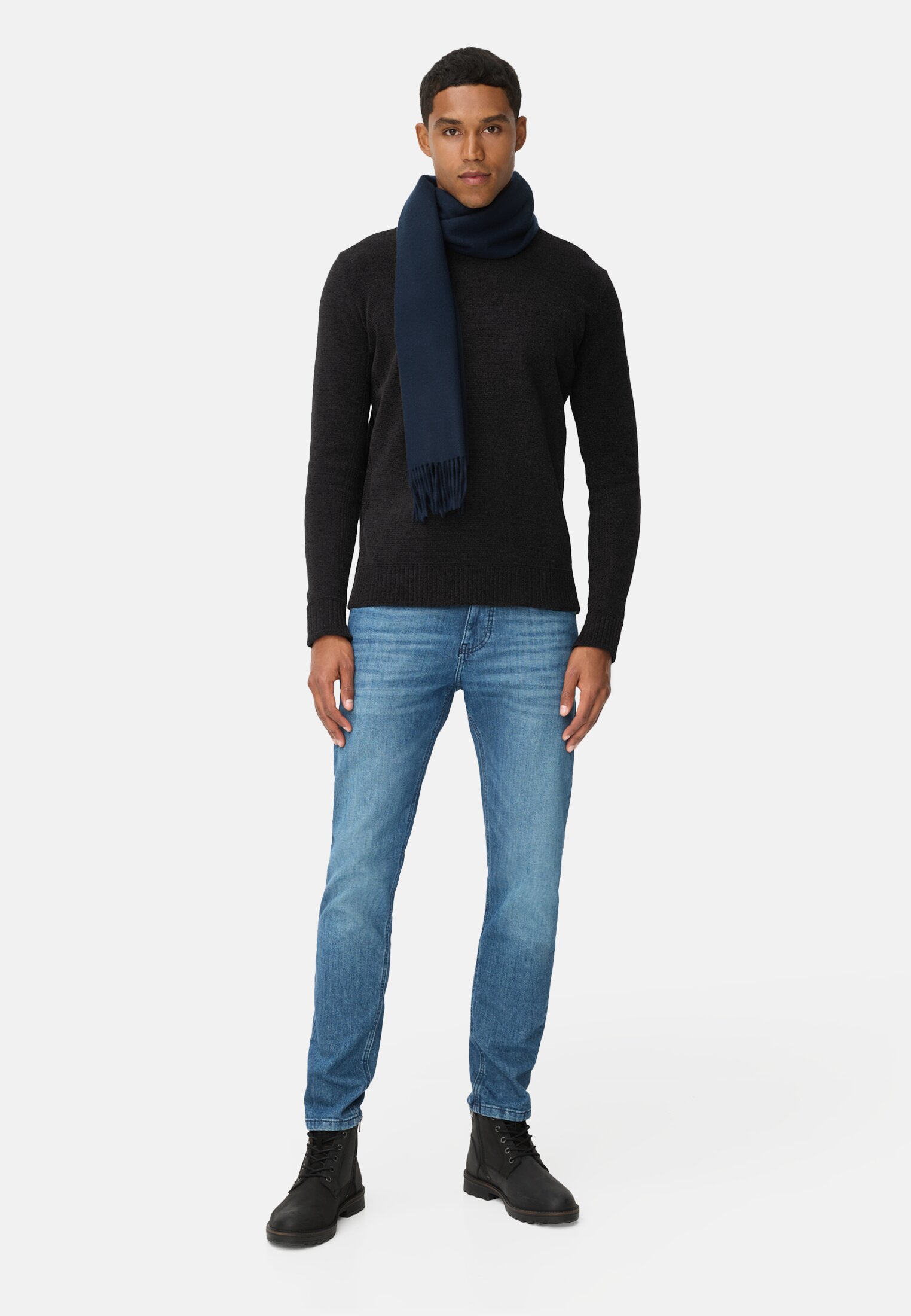 camelactive_Pullover_Asphalt_409500-6K60-88_M3 Men Sweater with round neck collar Black worn front full body