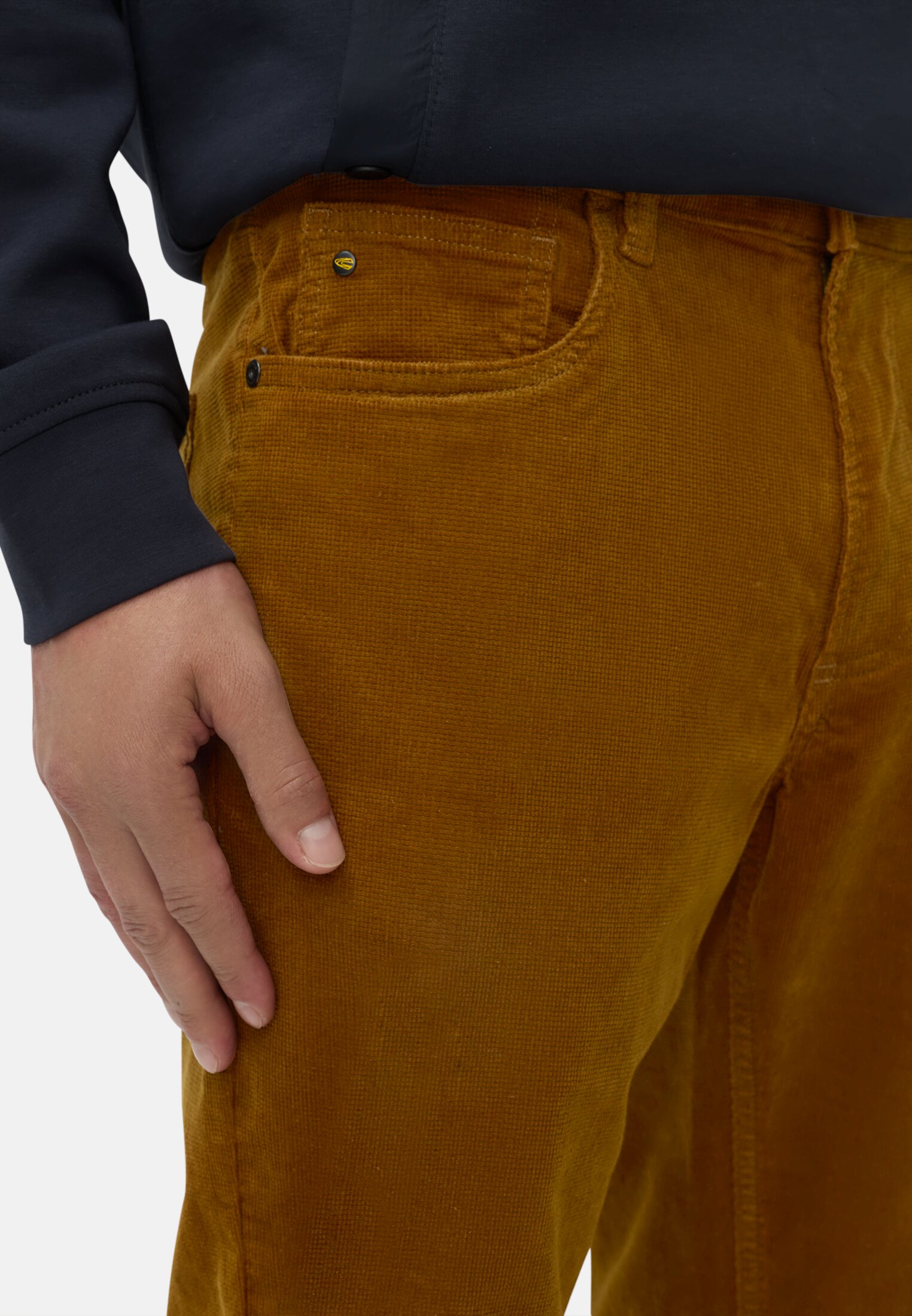 Men 5-Pkt Regular Fit trousers made of cotton mix Yellow worn detail close