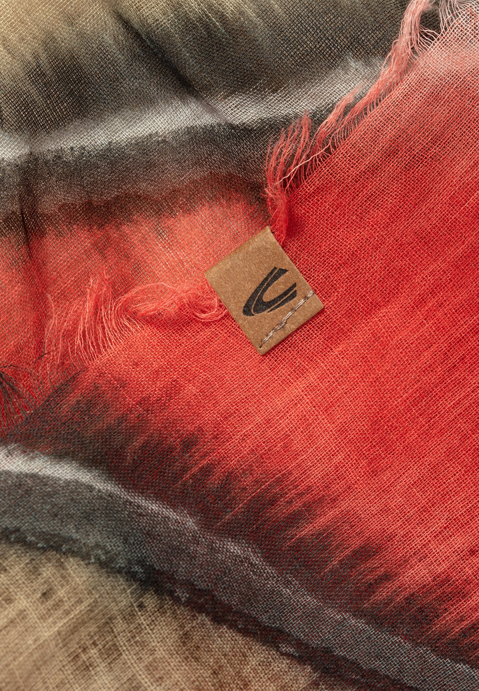 Women Scarf with print Red-Brown close back