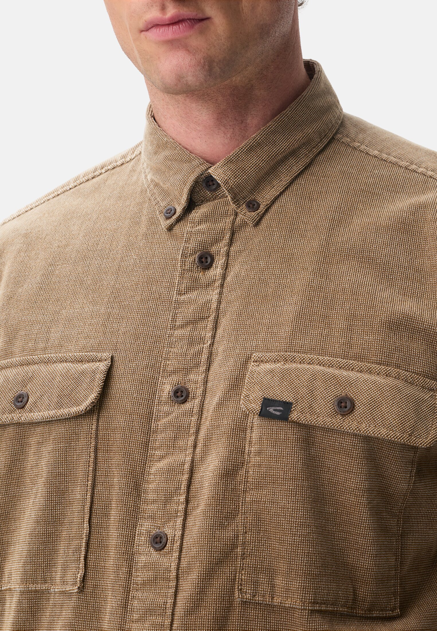 Men Corduroy shirt with 2-way stretch Sepia brown worn detail close