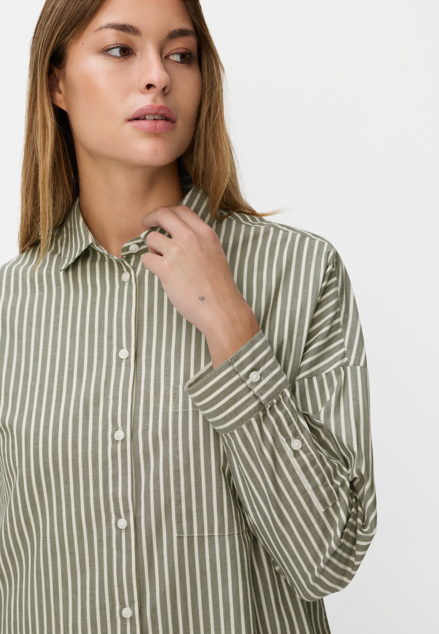 Women Cotton blouse with button placket Dark green worn detail close
