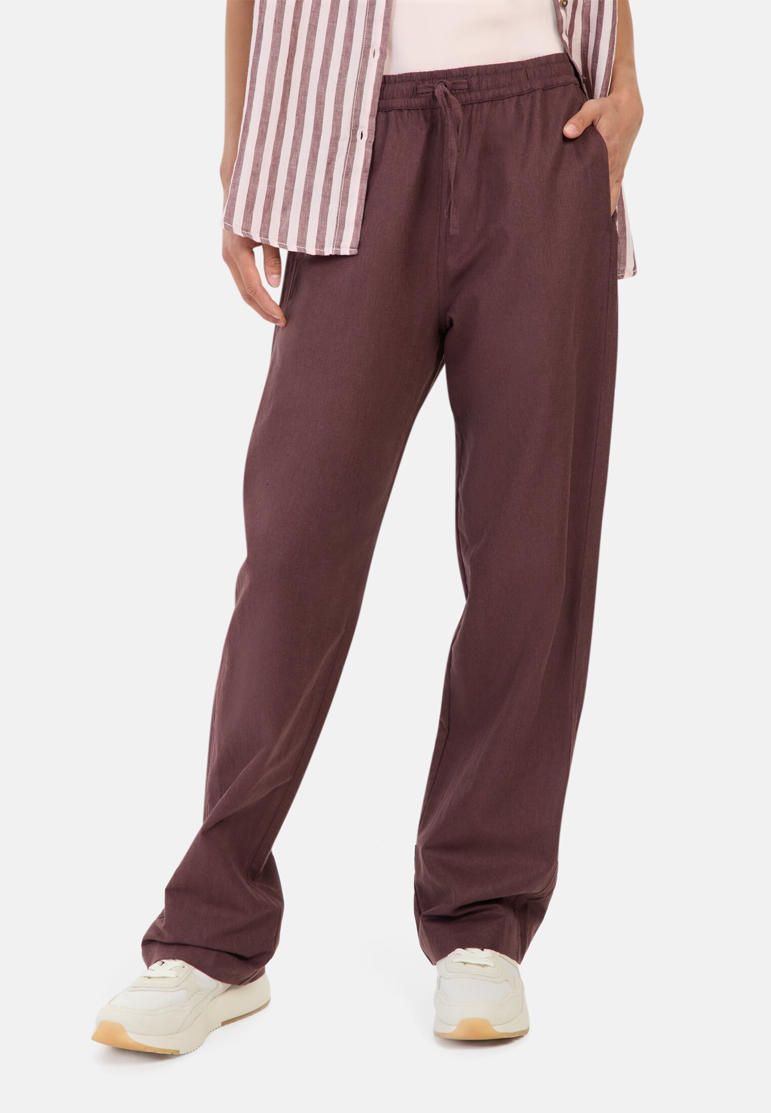 Women Relaxed fit trousers made from a linen blend Red worn front