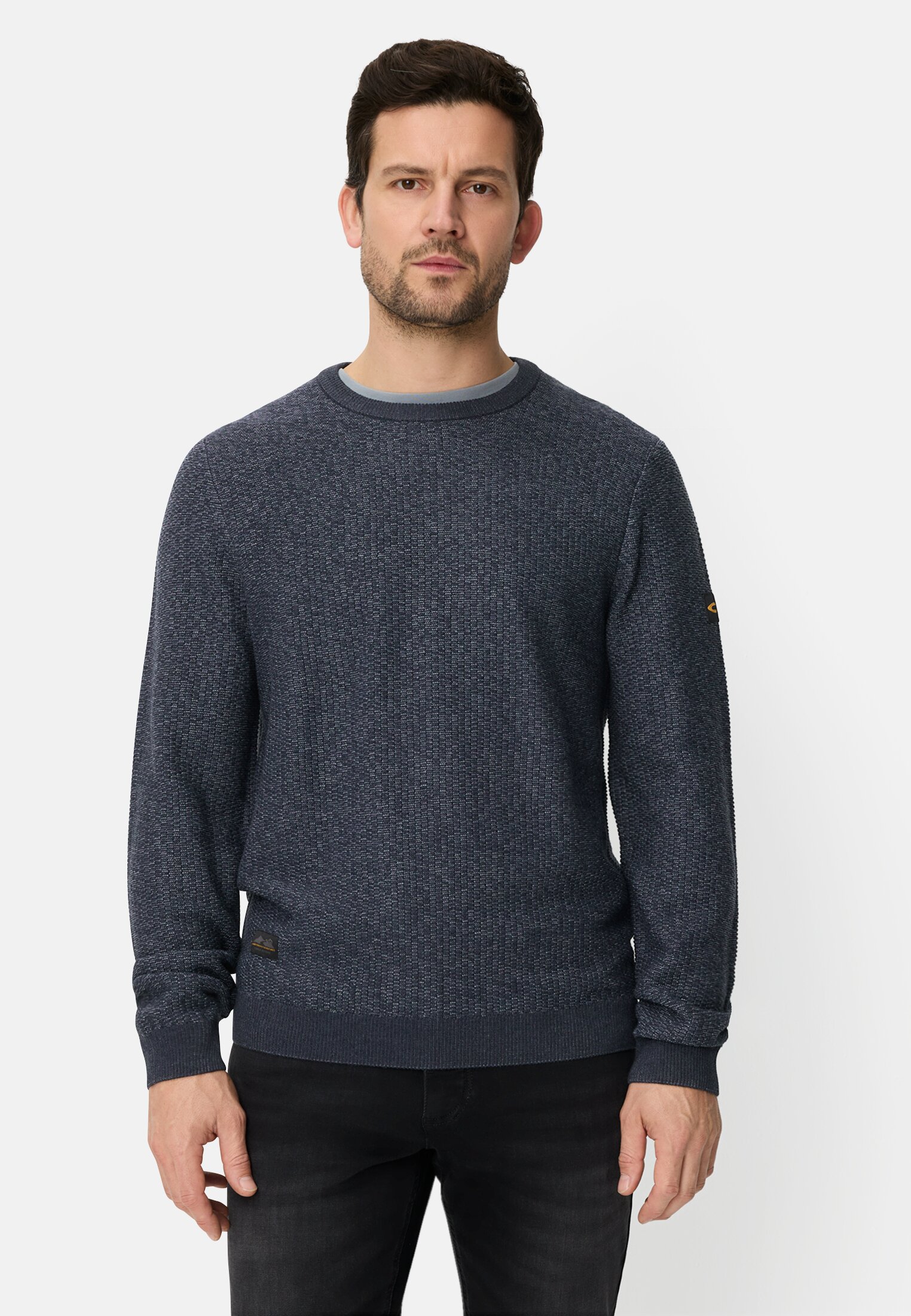 Herren Strickpullover mit Rundhalskragen Tintenblau getragen vorn