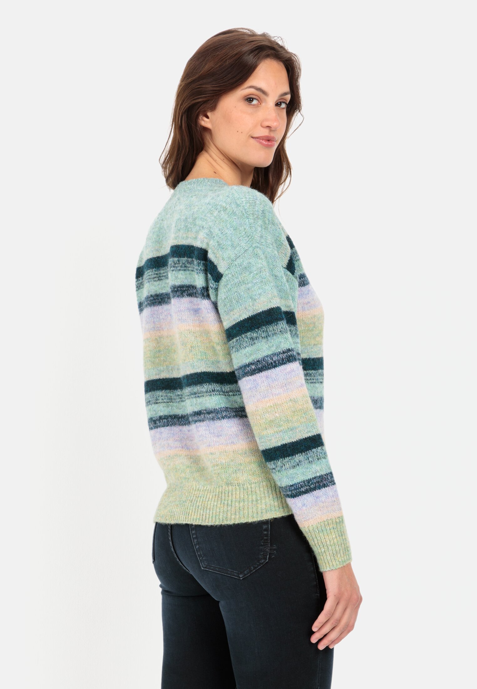 Damen Strickpullover aus recyceltem Materialmix Grün getragen hinten