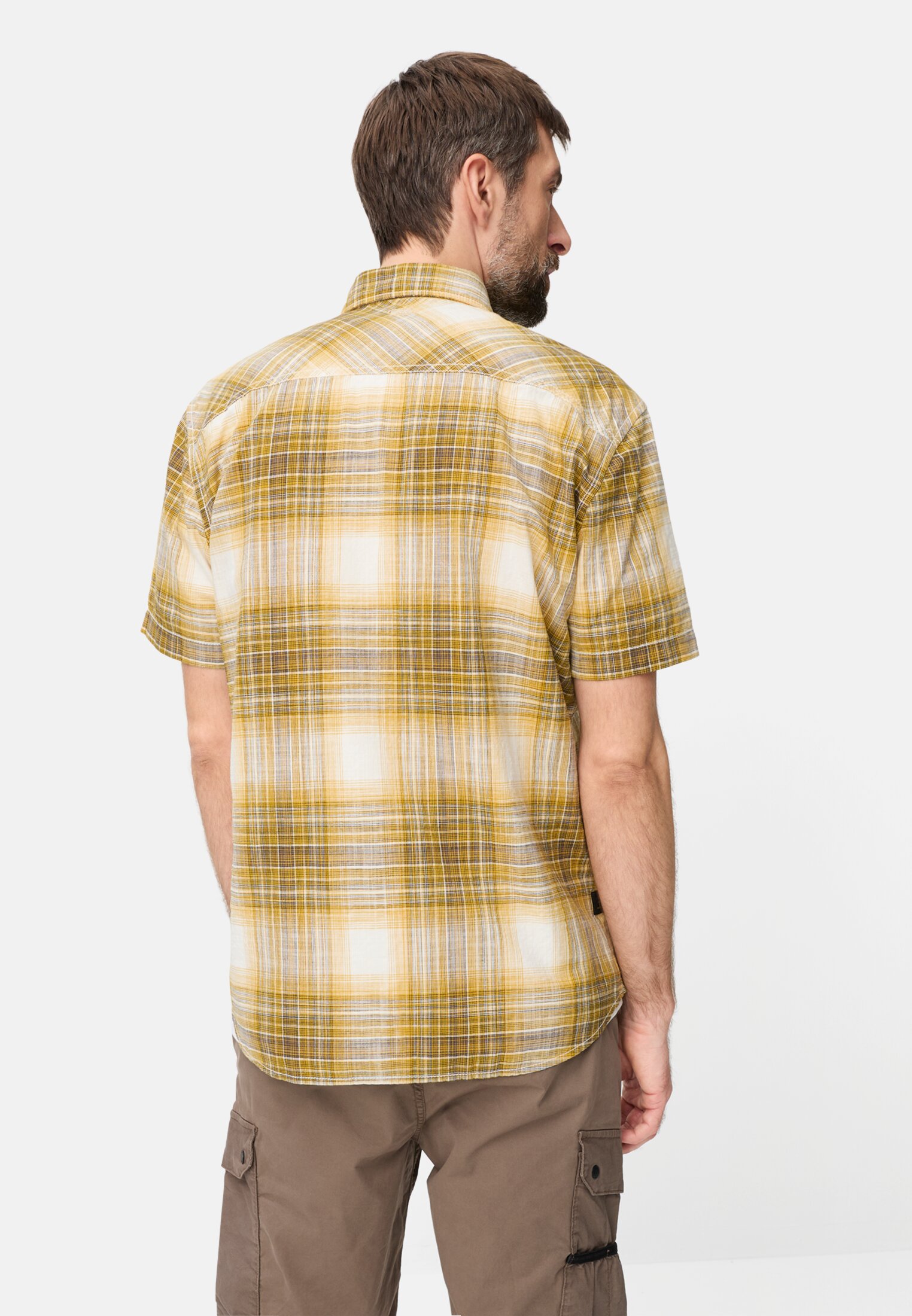 Heren Korte mouwen shirt met borstzakken Zonnegeel gedragen achter