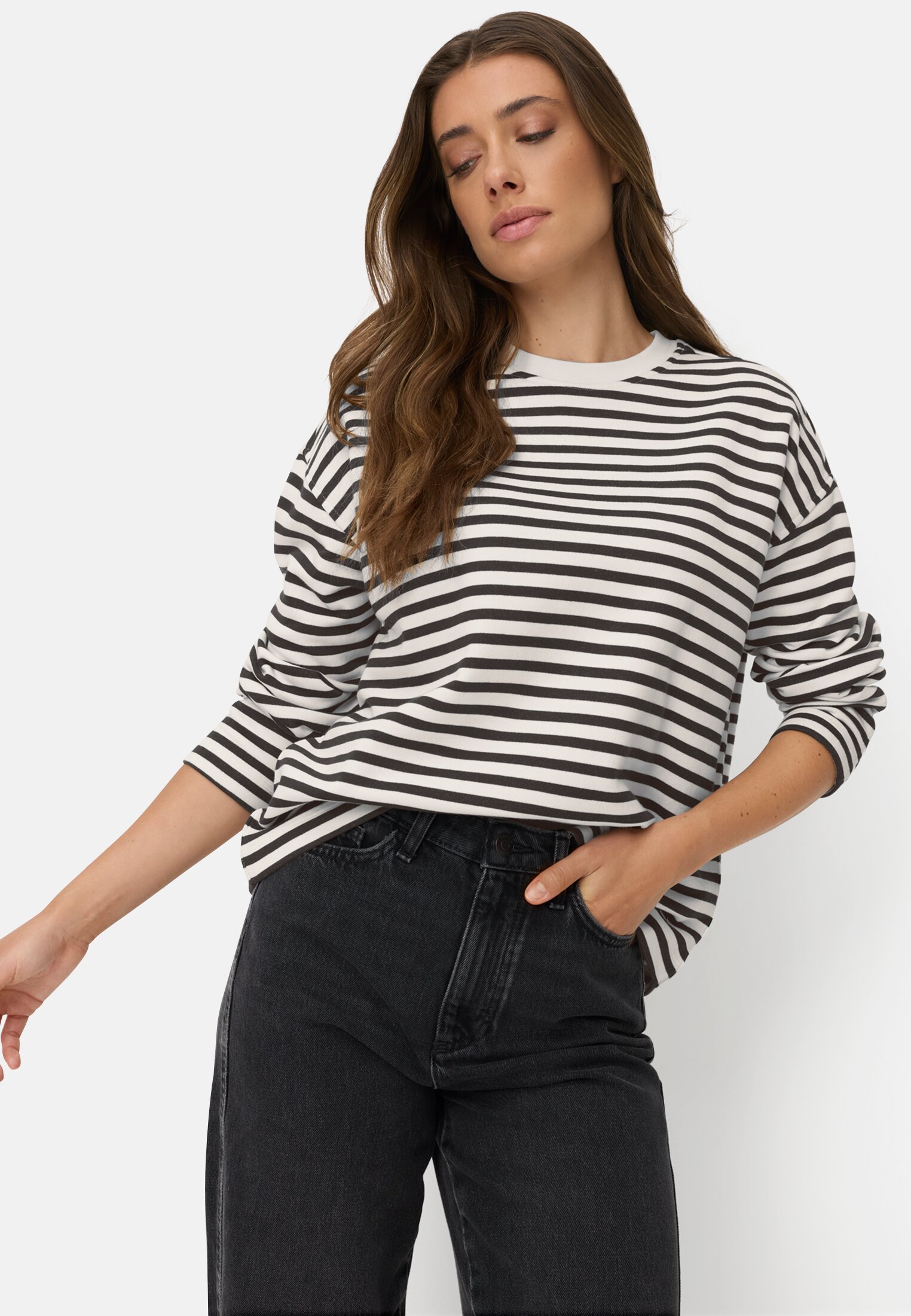 Women Sweatshirt made from a cotton blend Black and white worn emotional