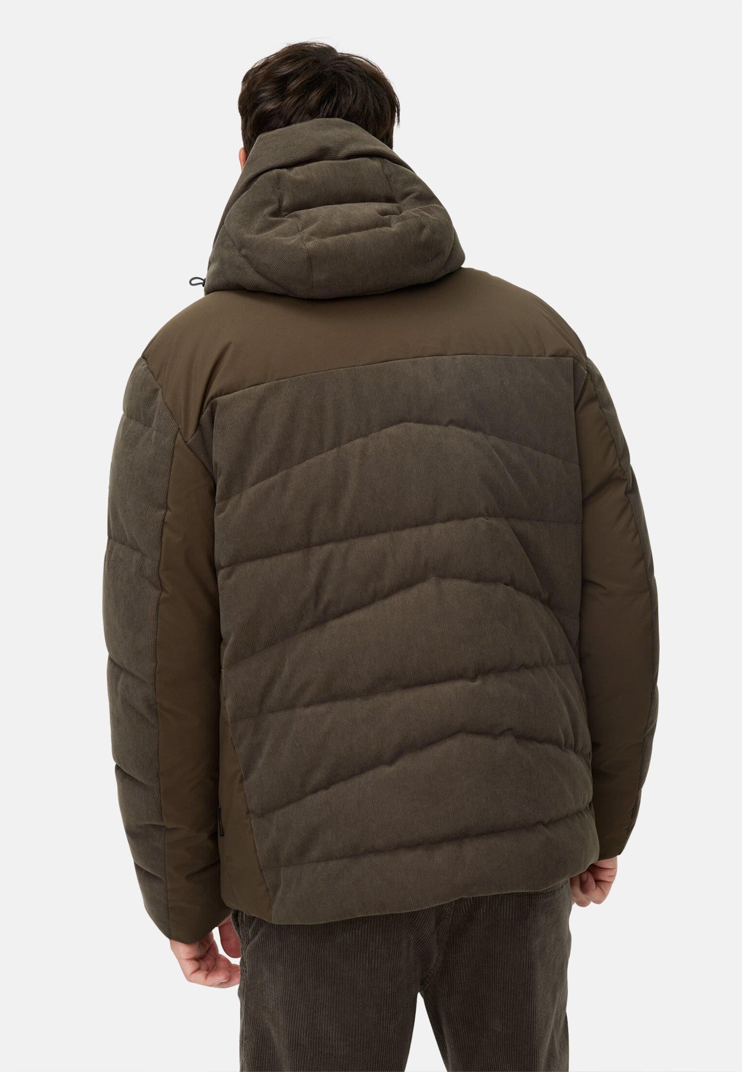 Herren Steppjacke mit abnehmbarer Kapuze Dunkelbraun getragen hinten