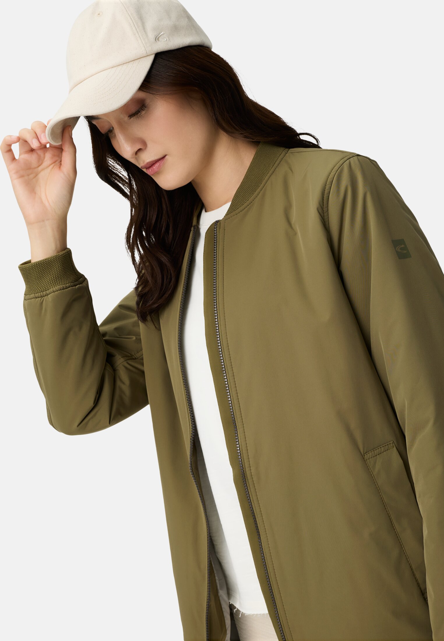 Damen Mantel mit 2-Wege-Reißverschluss Oliv getragen emotional