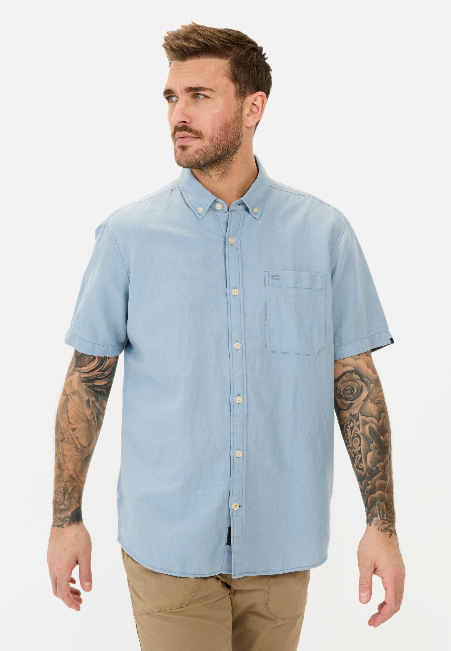 Men Short-sleeved shirt made from a cotton-linen blend Light Blue worn front