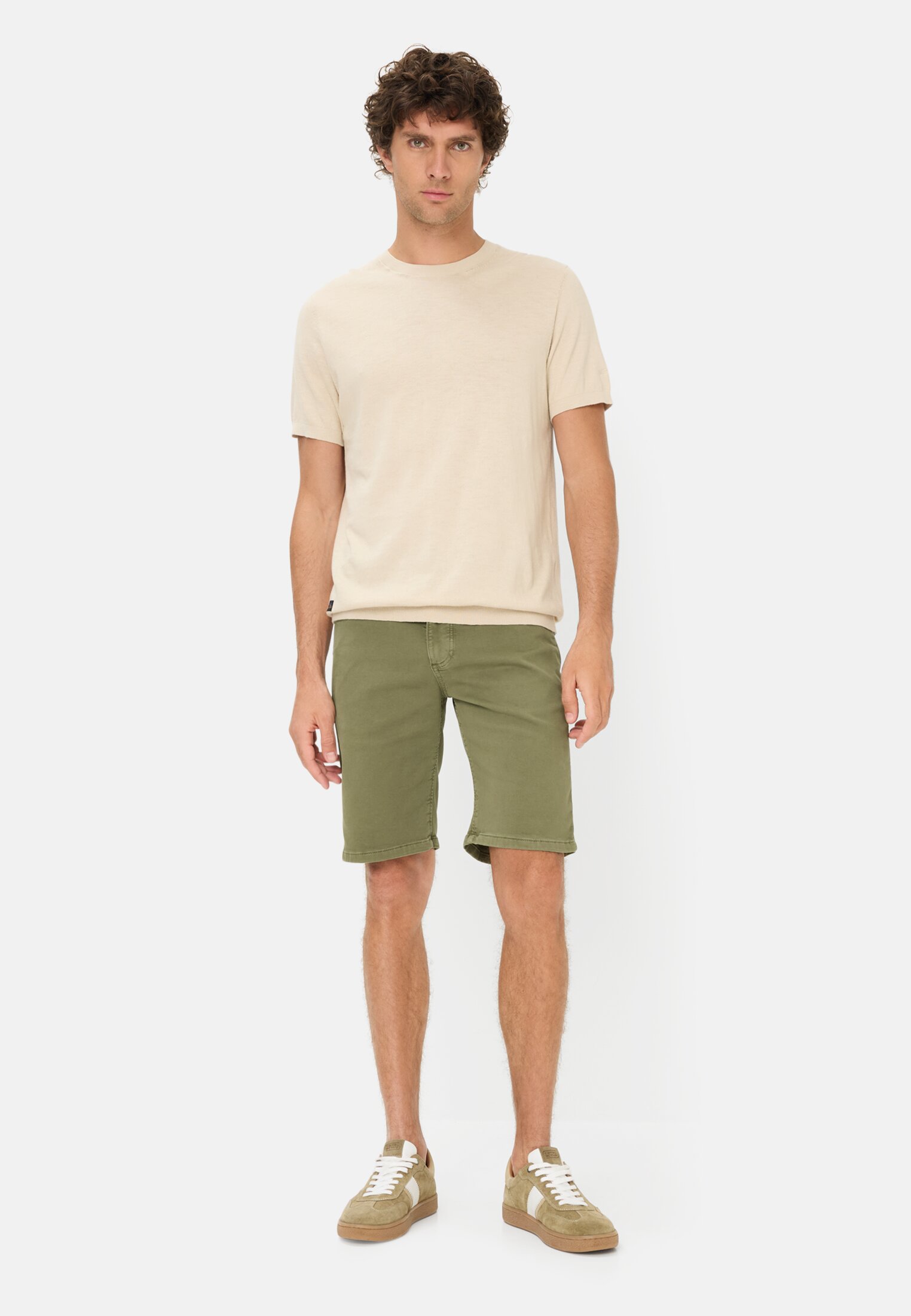 Herren fleXXXactive® Bermuda Shorts mit Reißverschluss Olivgrün getragen vorne Ganzkörper
