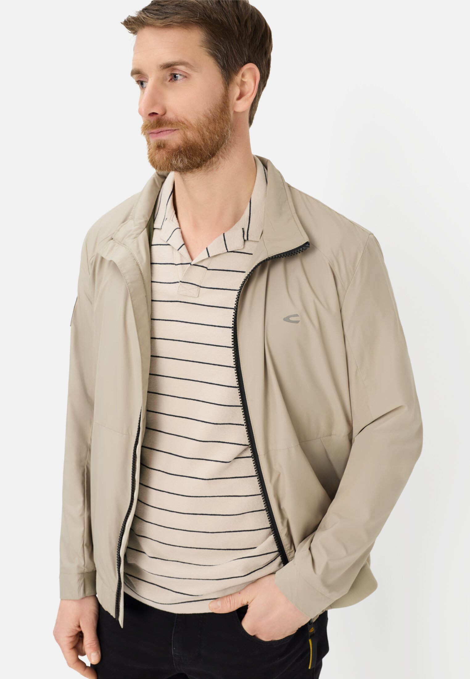 Herren Poloshirt mit kontrastierenden Details Beige getragen emotional