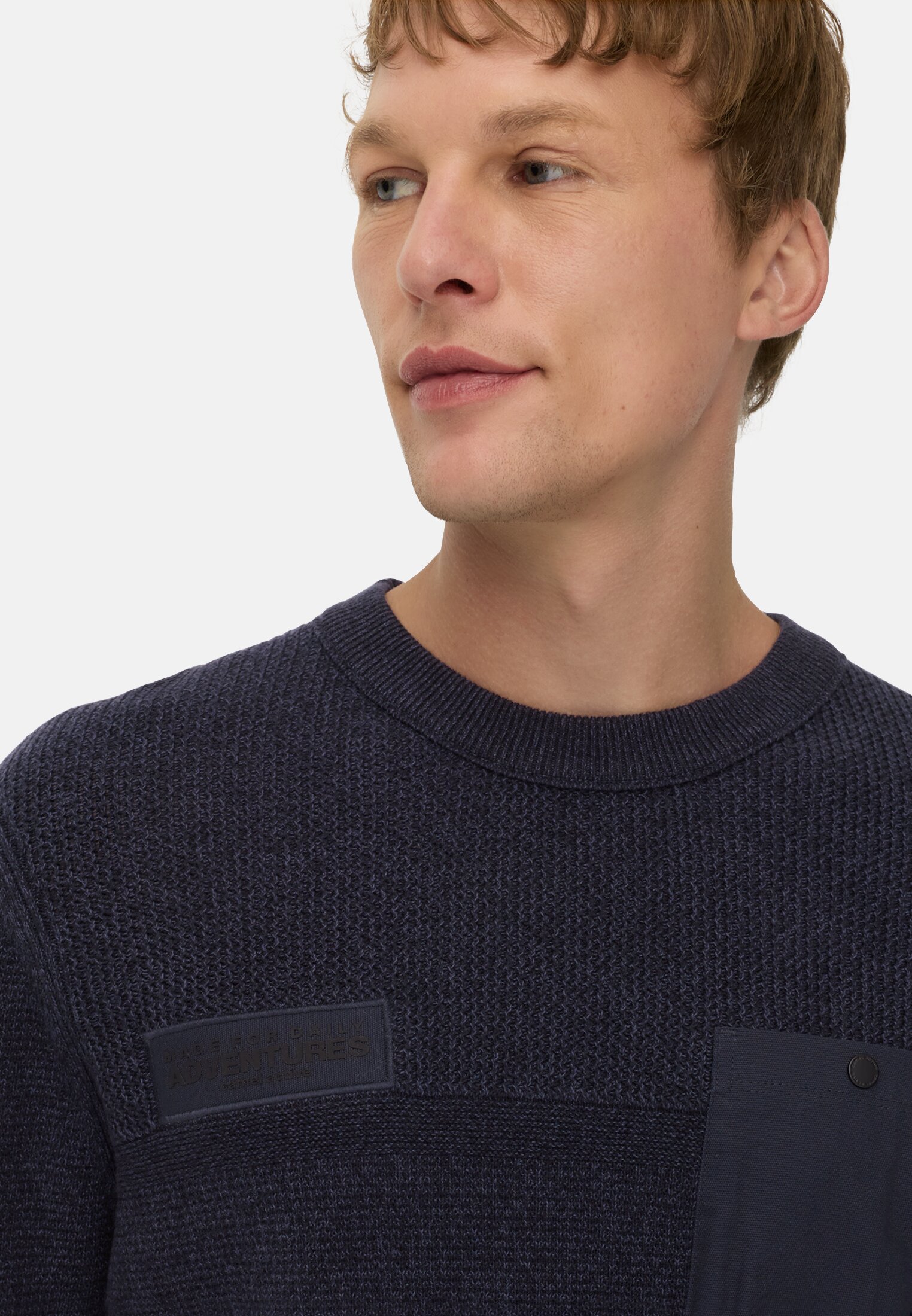Men Knitted sweater with chest pocket Ink blue worn detail close