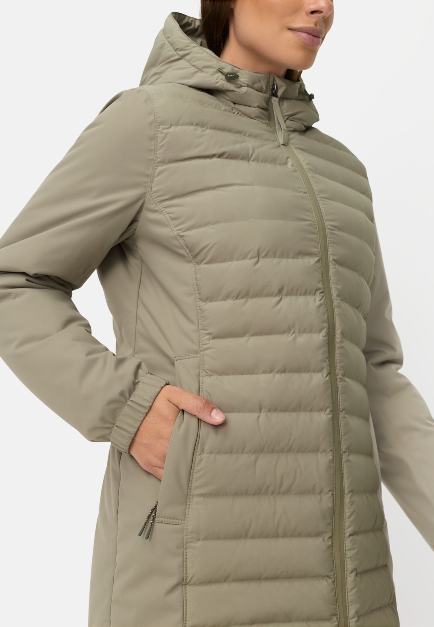 Damen teXXXactive® Funktionsjacke aus atmungsaktiven Material Salbei getragen detailliert nah