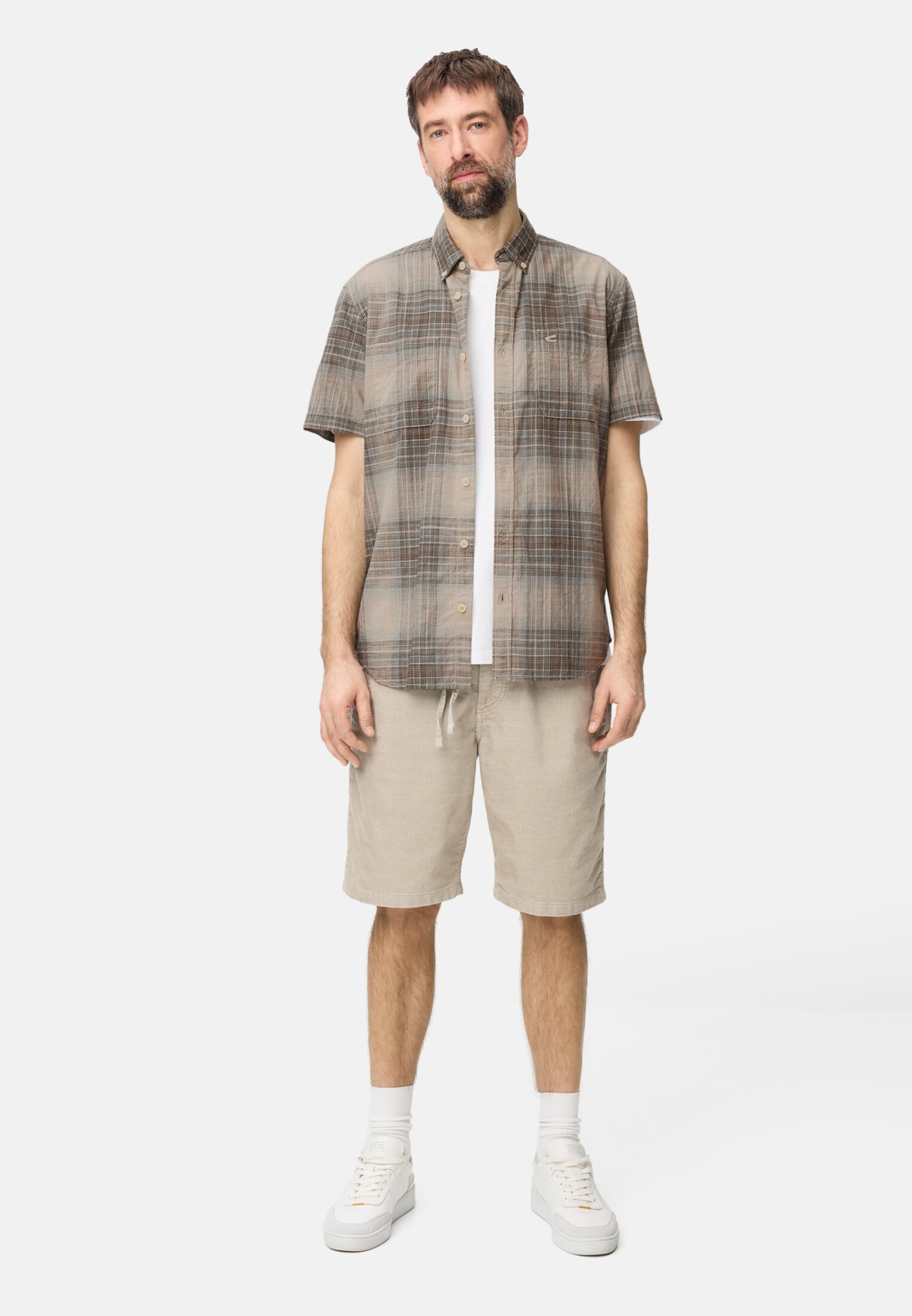 Heren Korte mouwen shirt met borstzakken Slibbruin gedragen voor lichaam compleet