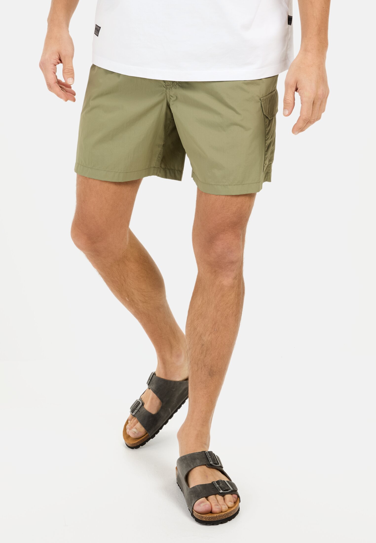 Men Quick Dry Beachshorts Green worn front