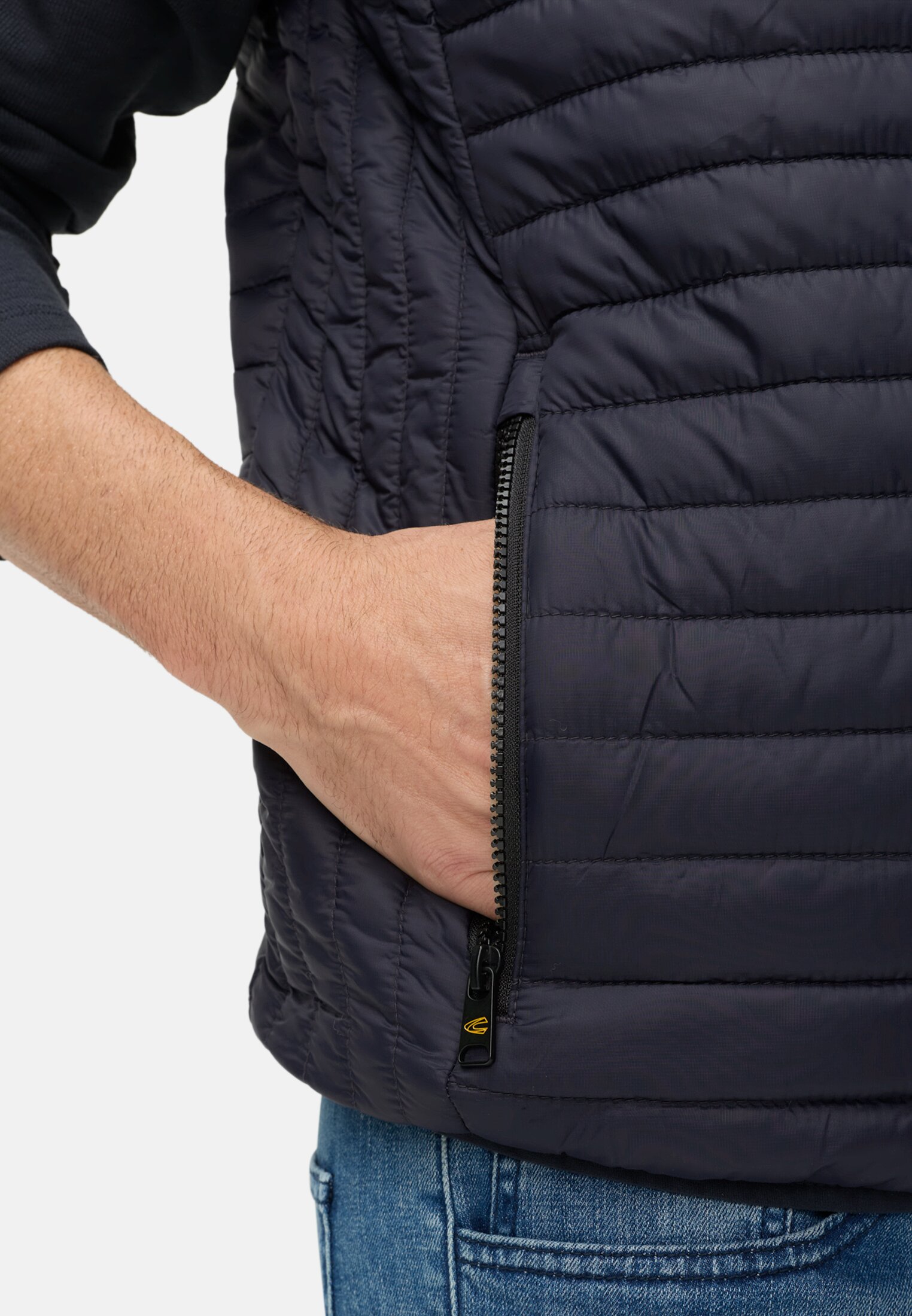Men Vest with water-repellent function Navy Blue worn detail close