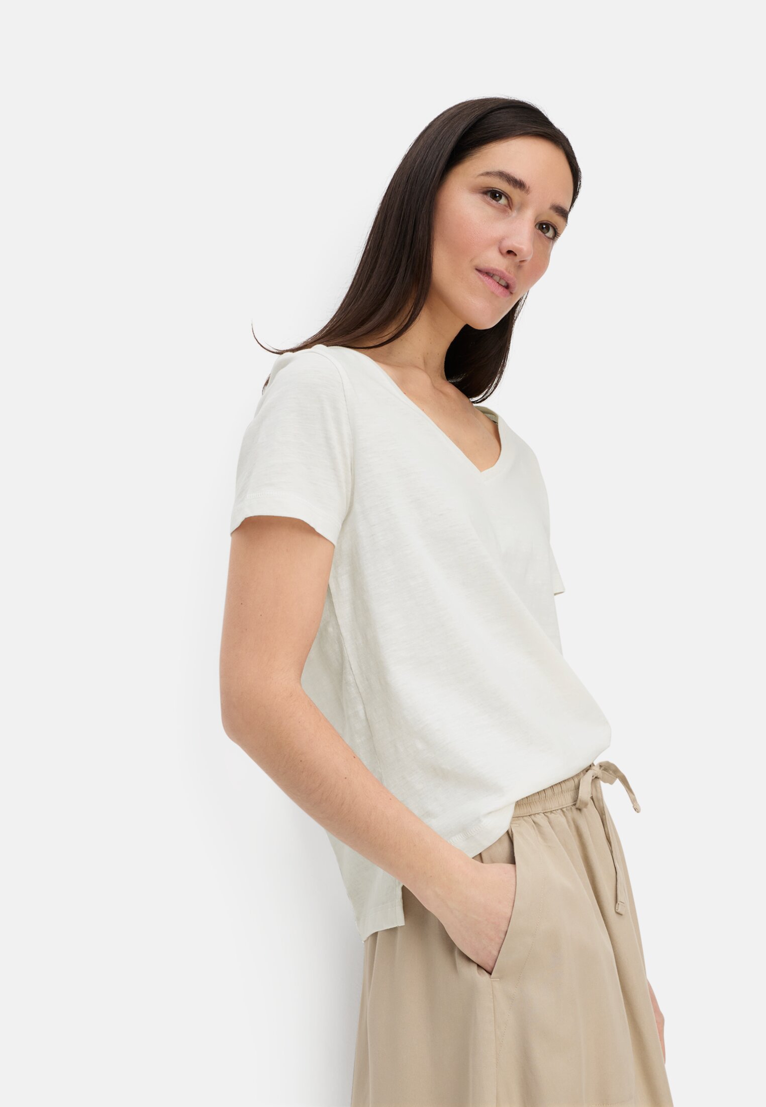 Women T-shirt made from 100% cotton Milk White worn emotional