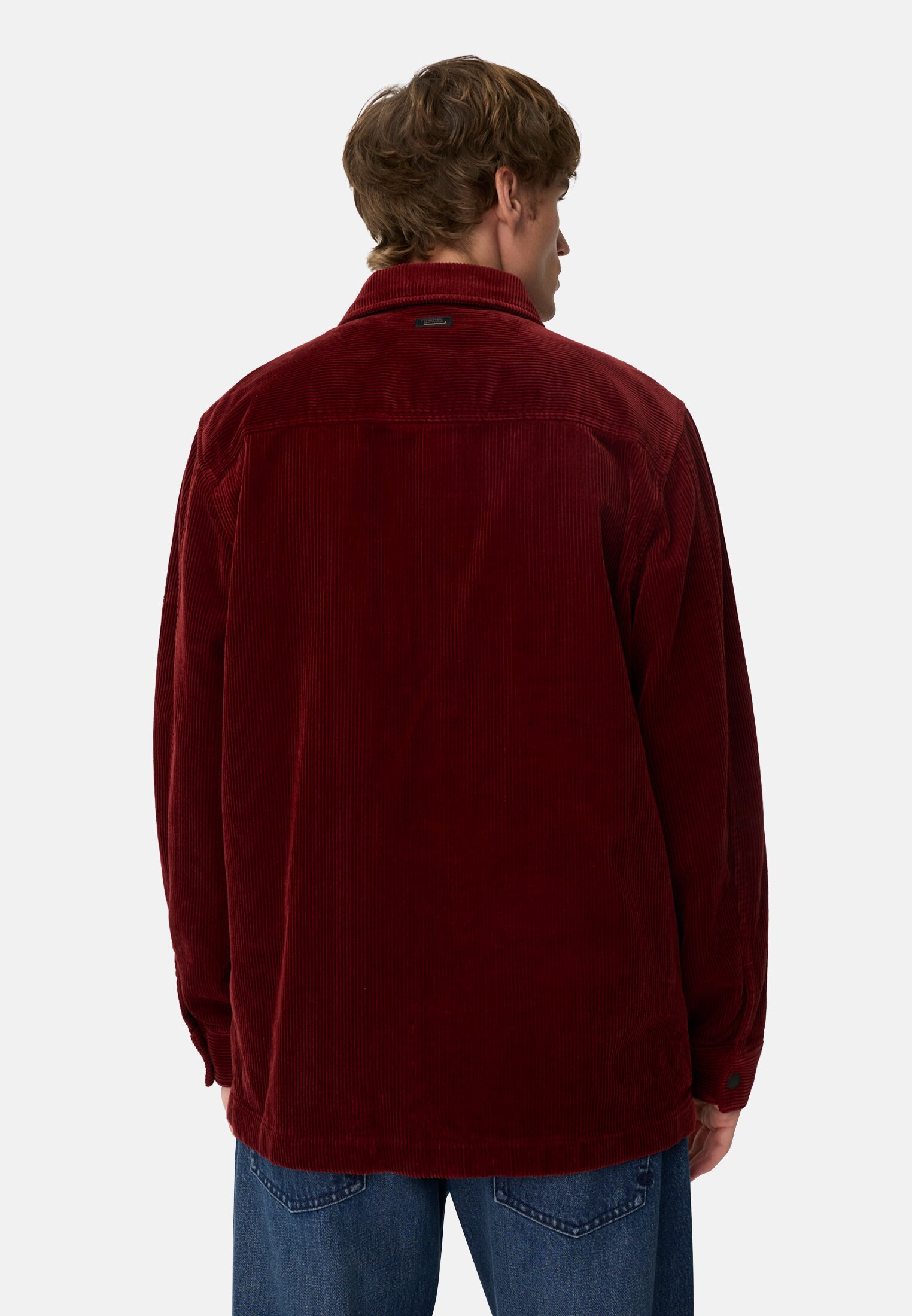 Herren Cord Overshirt mit Druckknöpfen Bernsteinrot getragen hinten
