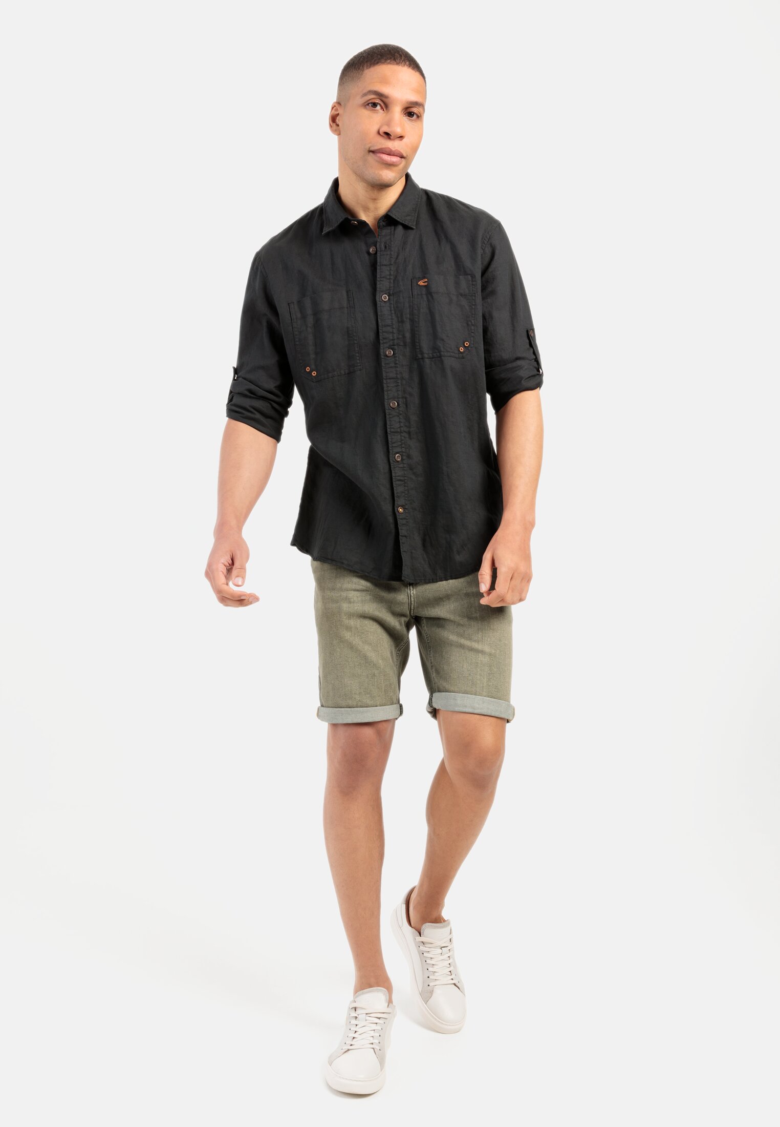 Men Long-sleeved shirt in a lightweight linen blend Black worn front full body