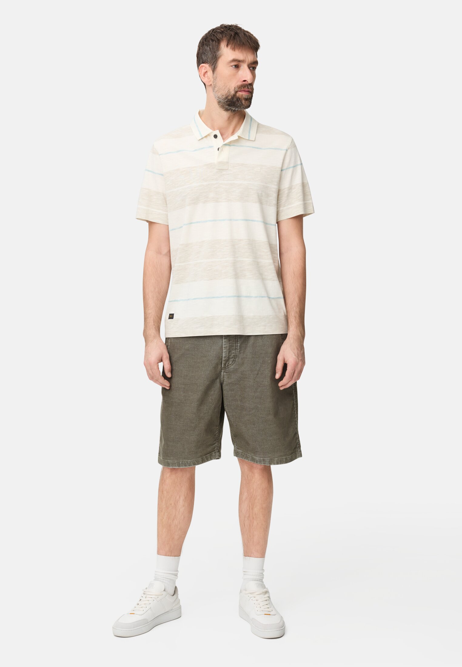 Herren Bermuda Shorts mit Tunnelzug Olivgrün getragen vorne Ganzkörper