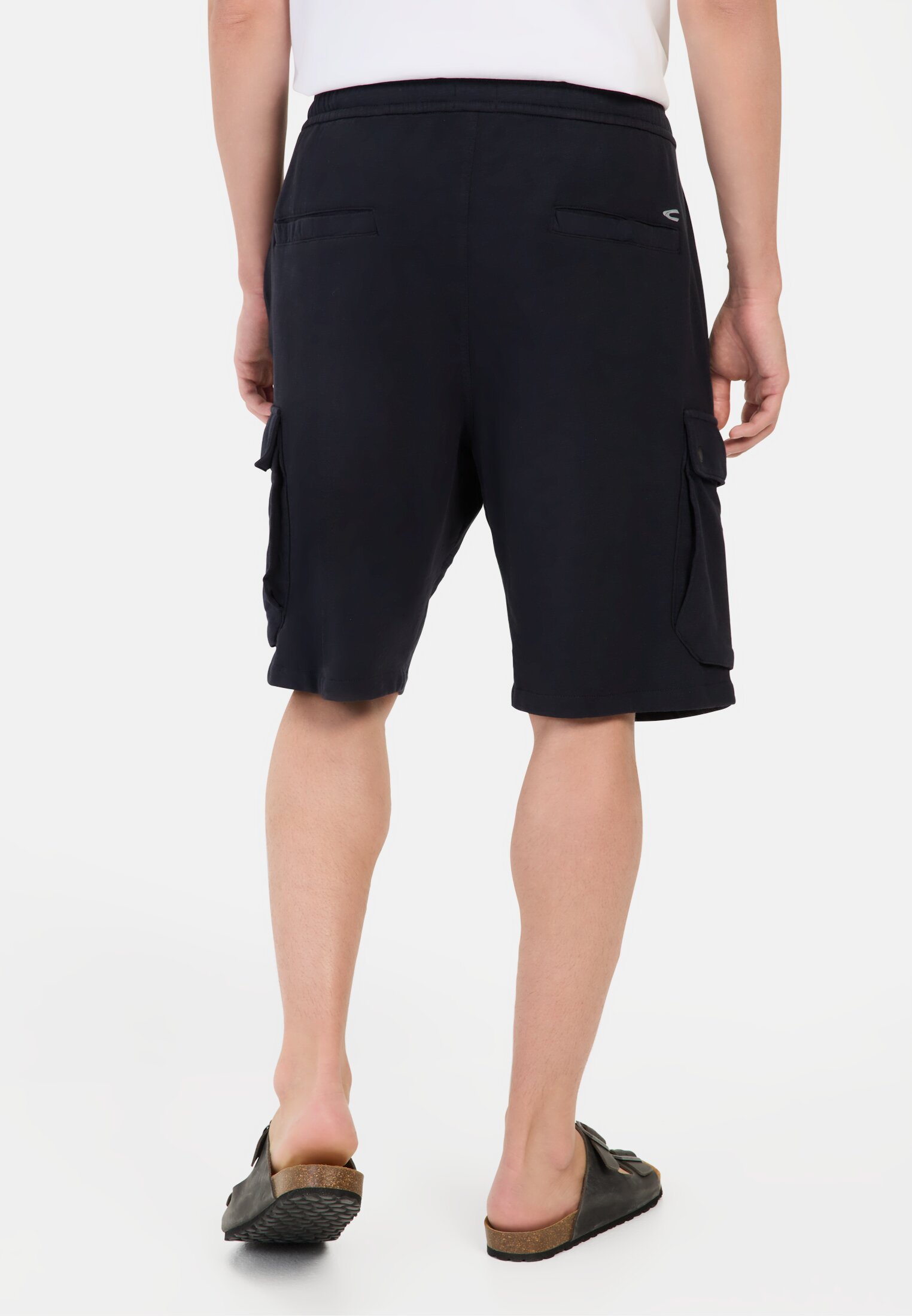 Herren Sweatshorts mit Cargotaschen Dunkelblau getragen hinten