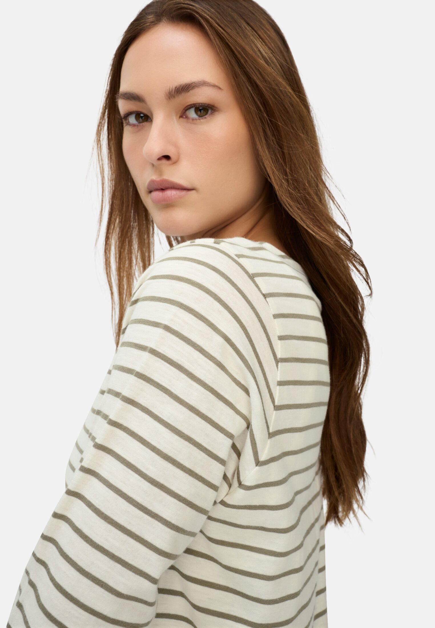 Women 3/4-sleeve T-shirt with side slits Light khaki worn detail close