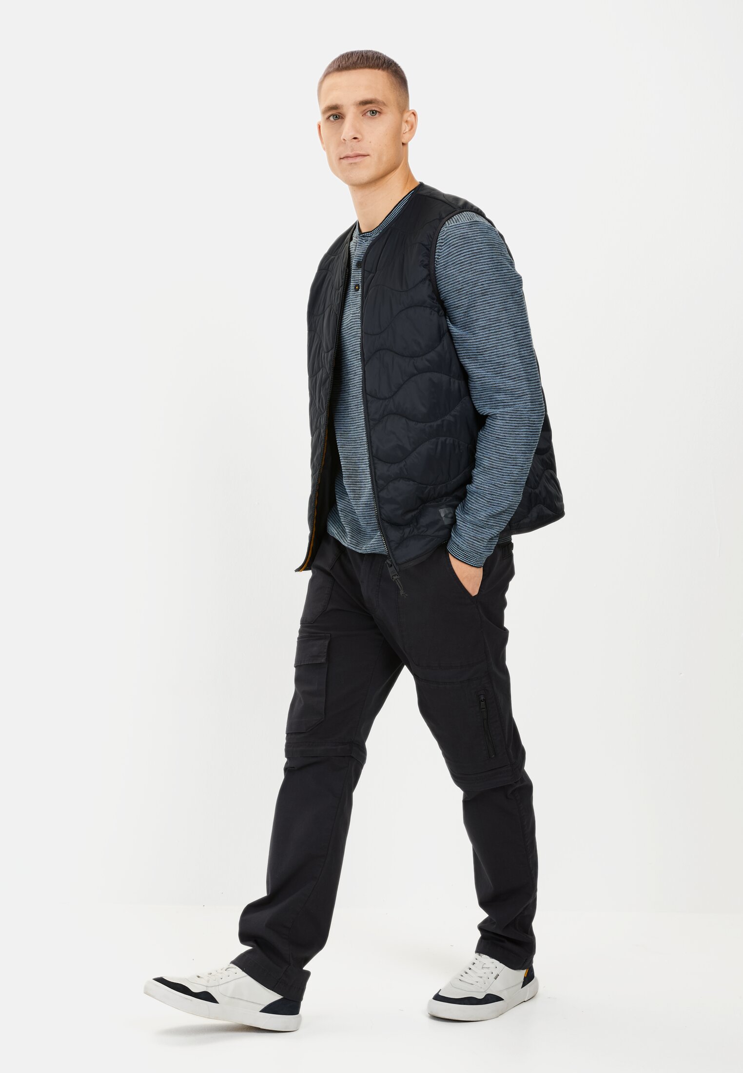 Men Henley long-sleeve shirt made from a cotton blend Blue worn front full body