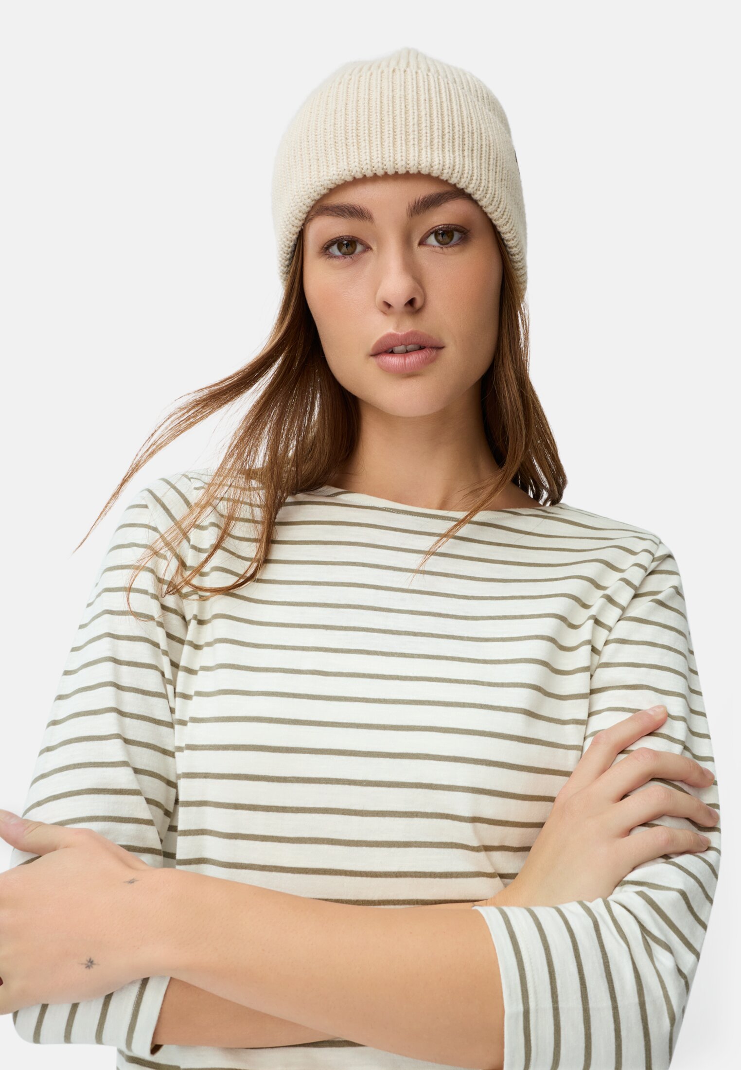 Women 3/4-sleeve T-shirt with side slits Light khaki worn emotional