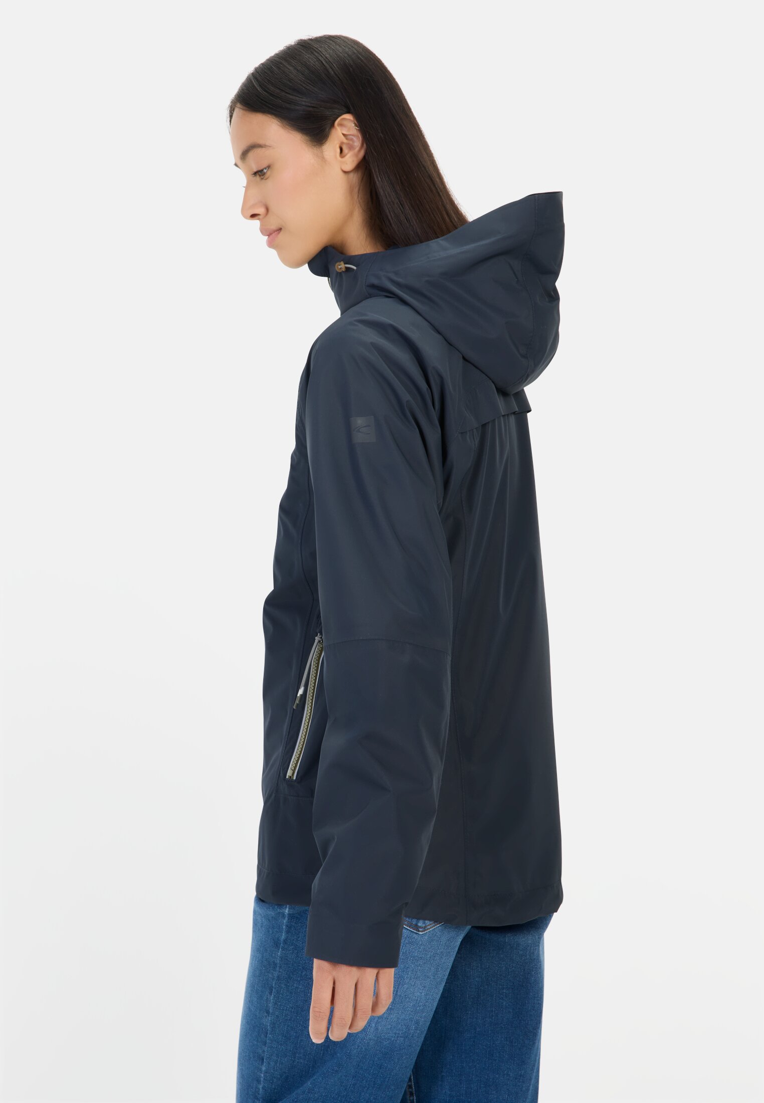 camelactive_Jacke_Navy_320204-5O64-40_M2 Damen teXXXactive® Funktionsjacke aus Polyester Dunkelblau getragen hinten