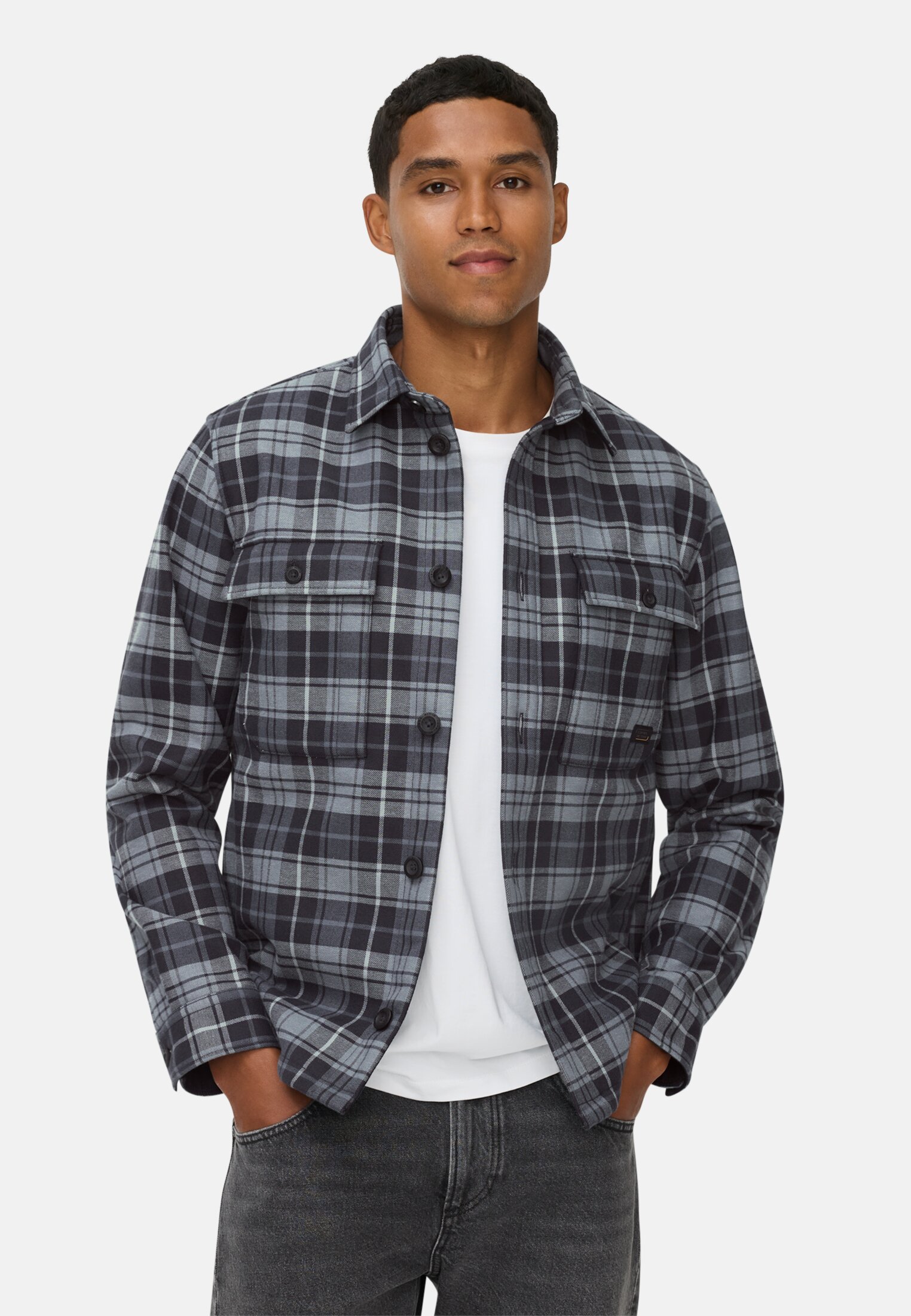 Herren Overshirt aus reiner Baumwolle Navyblau getragen vorn