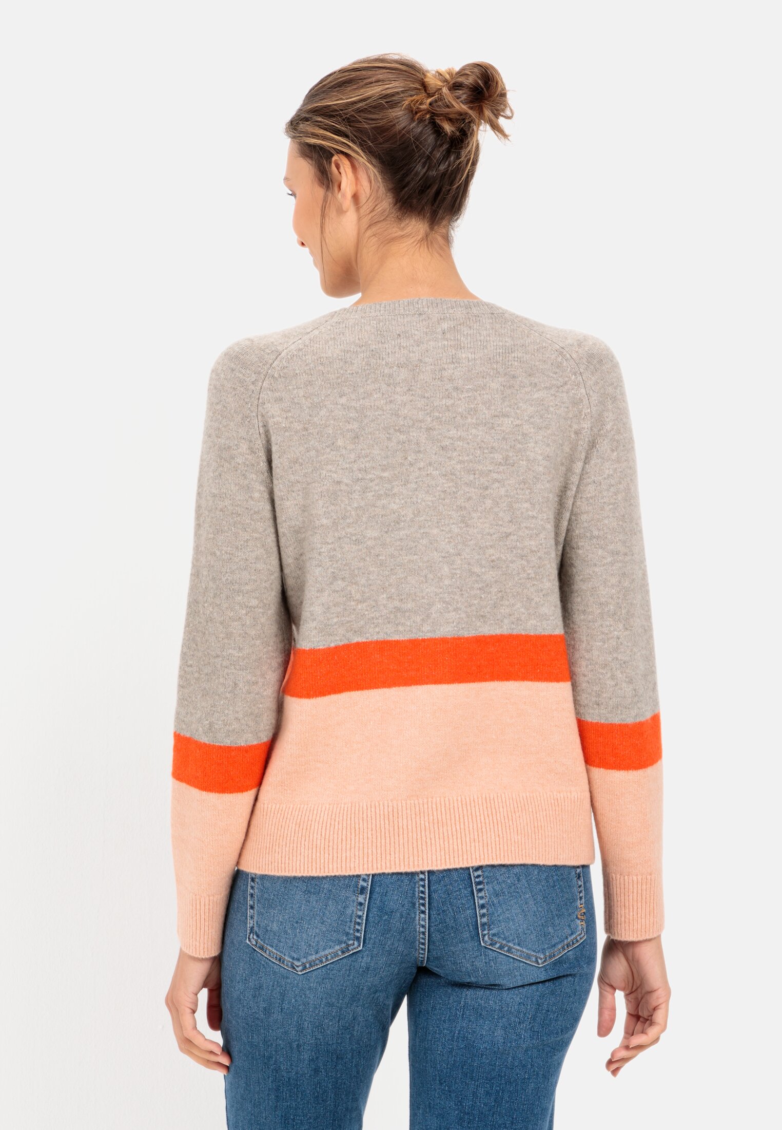 Women Knitted jumper in colour block stripes Rose Grey worn back