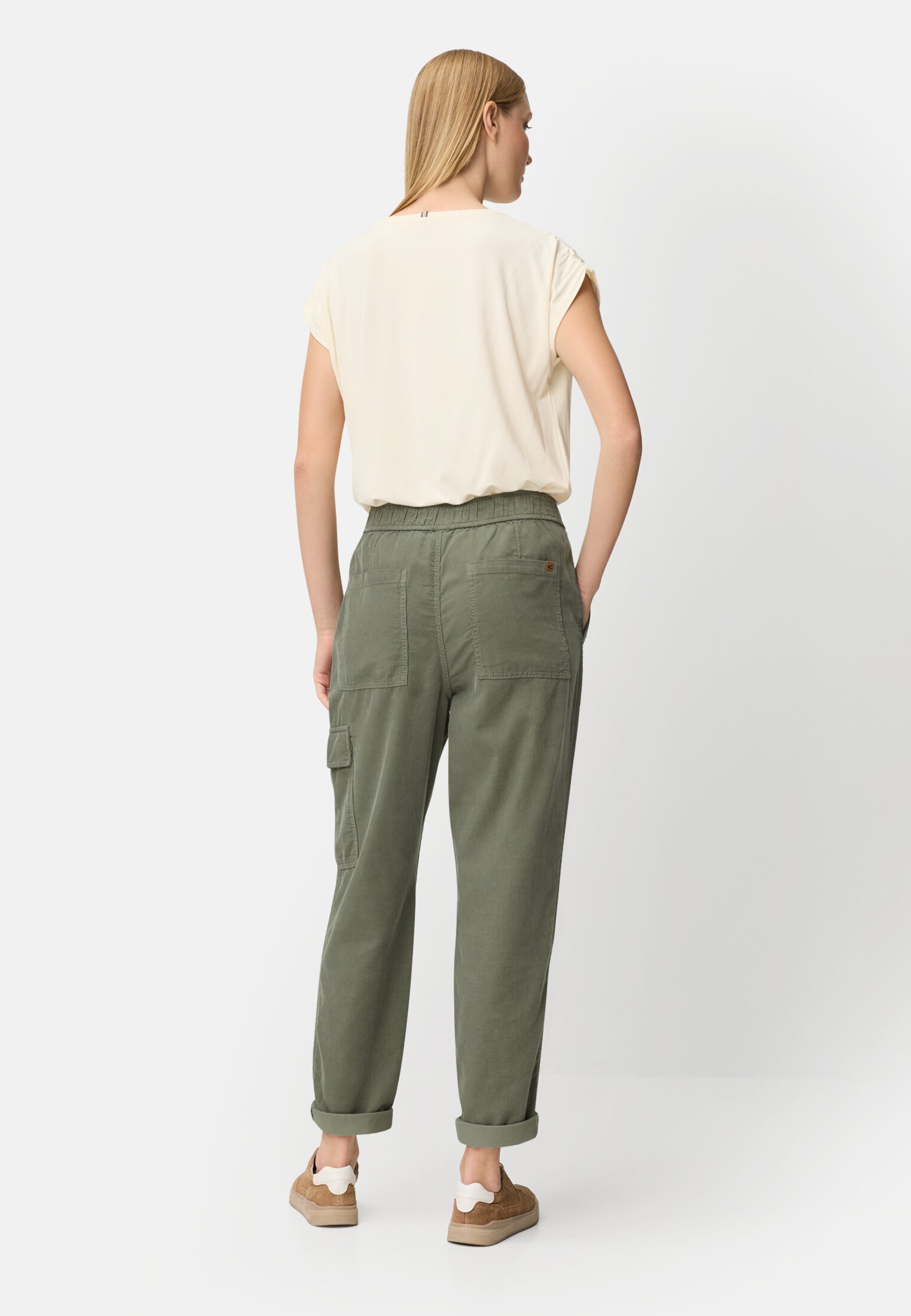 Damen Cargo-Hose aus reiner Baumwolle Graugrün getragen hinten