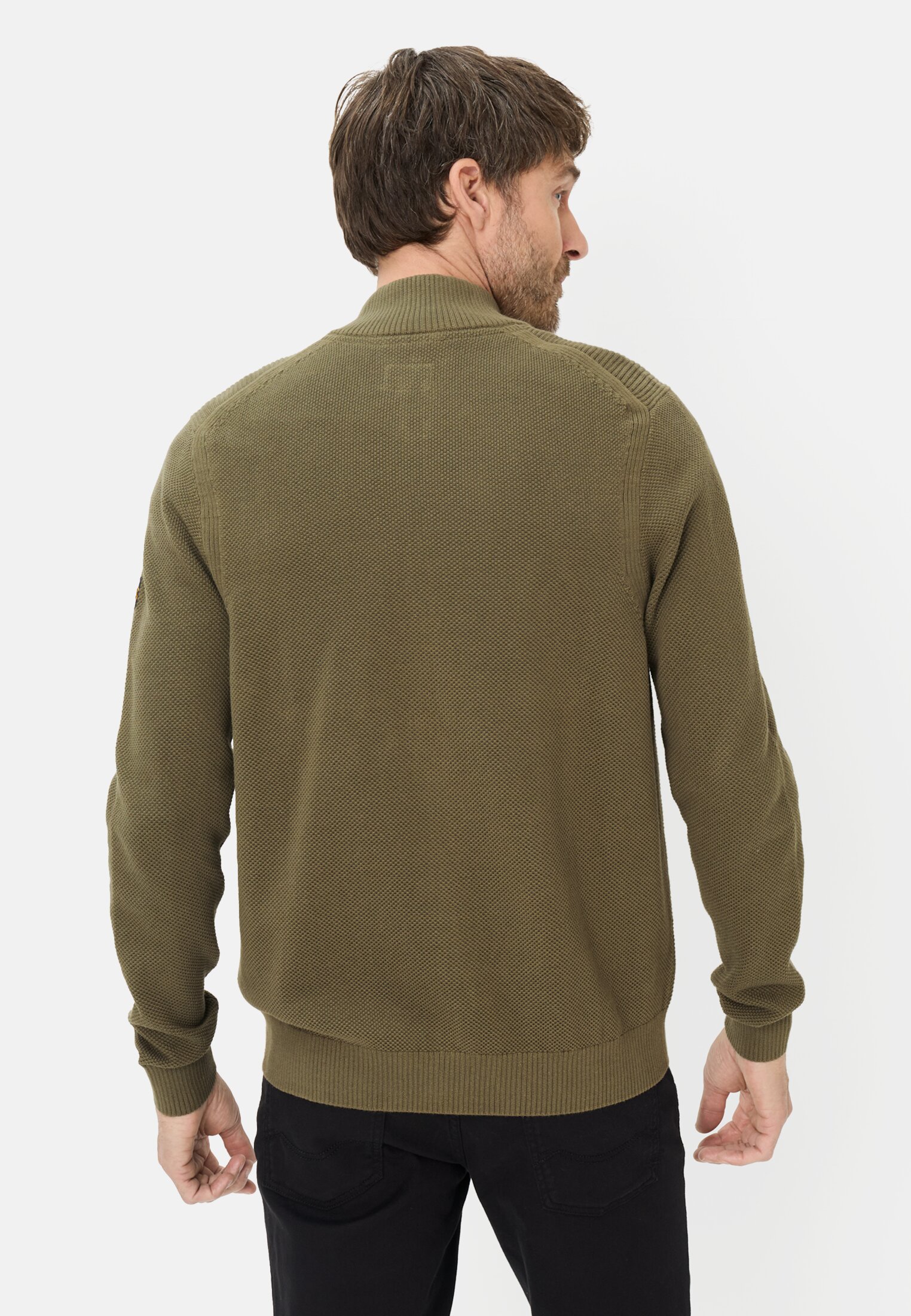 Heren Gebreid vest met opstaande kraag Olijfgroen gedragen achter