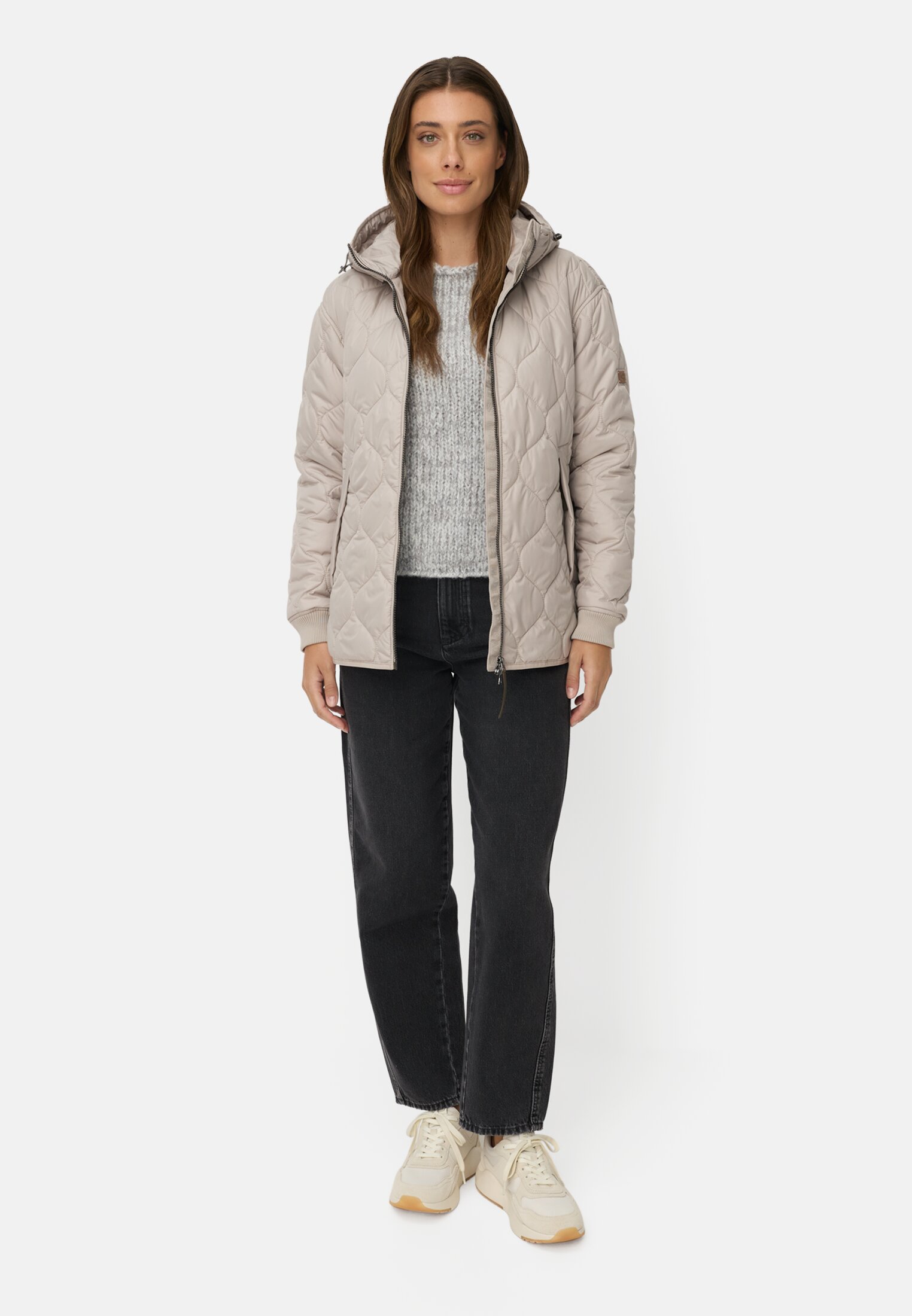 Damen Wasserabweisende Oversized-Jacke mit 2-Wege Reißverschluss Grau getragen vorne Ganzkörper