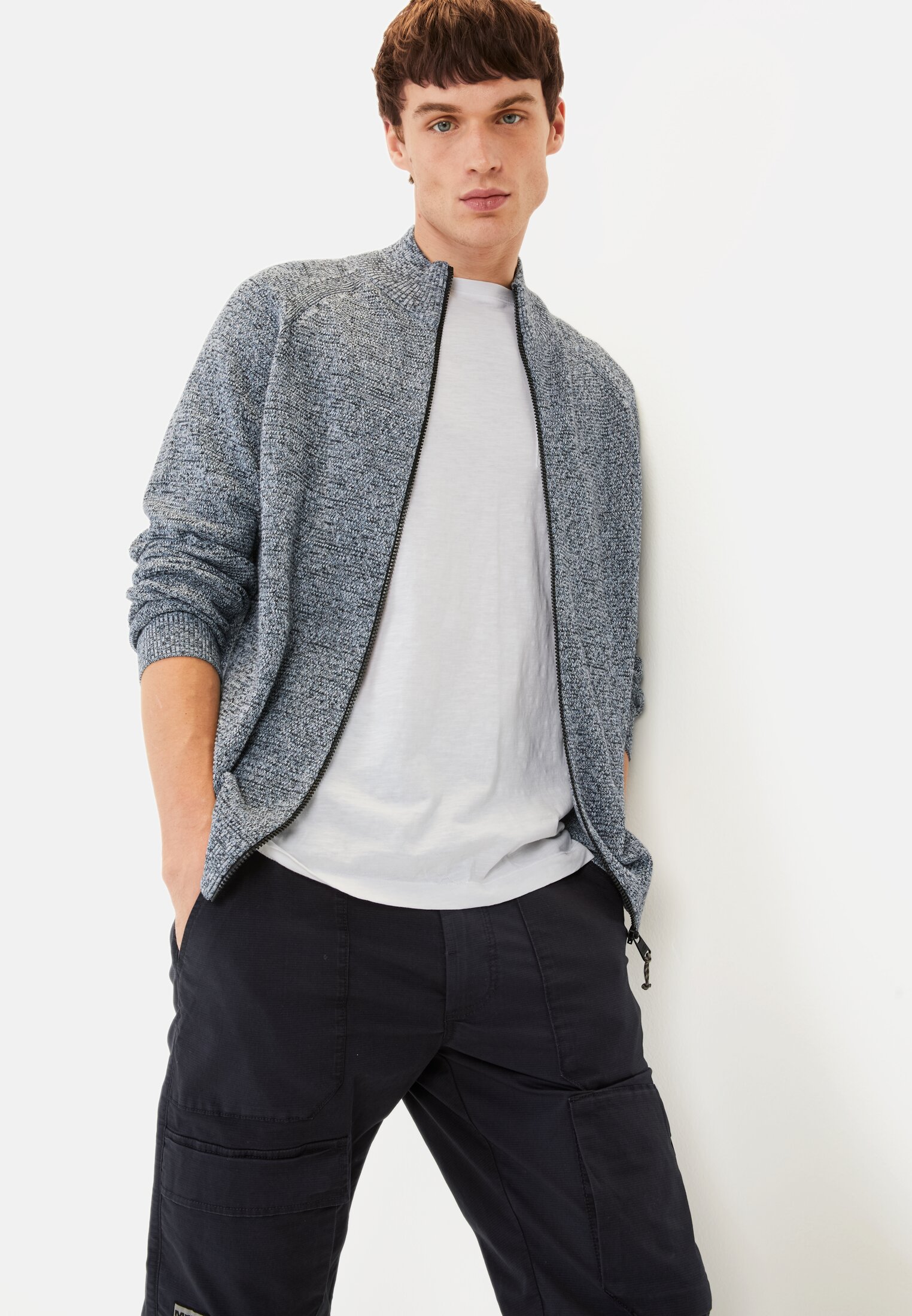 Men Cardigan made from cotton Blue worn emotional