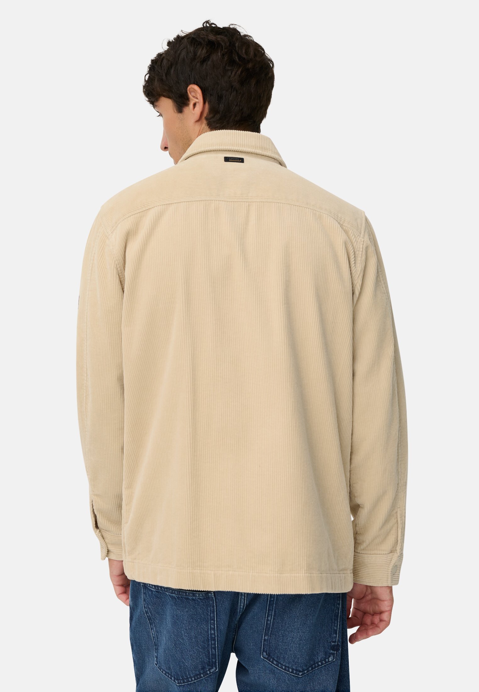 Herren Cord Overshirt mit Druckknöpfen Hafer getragen hinten