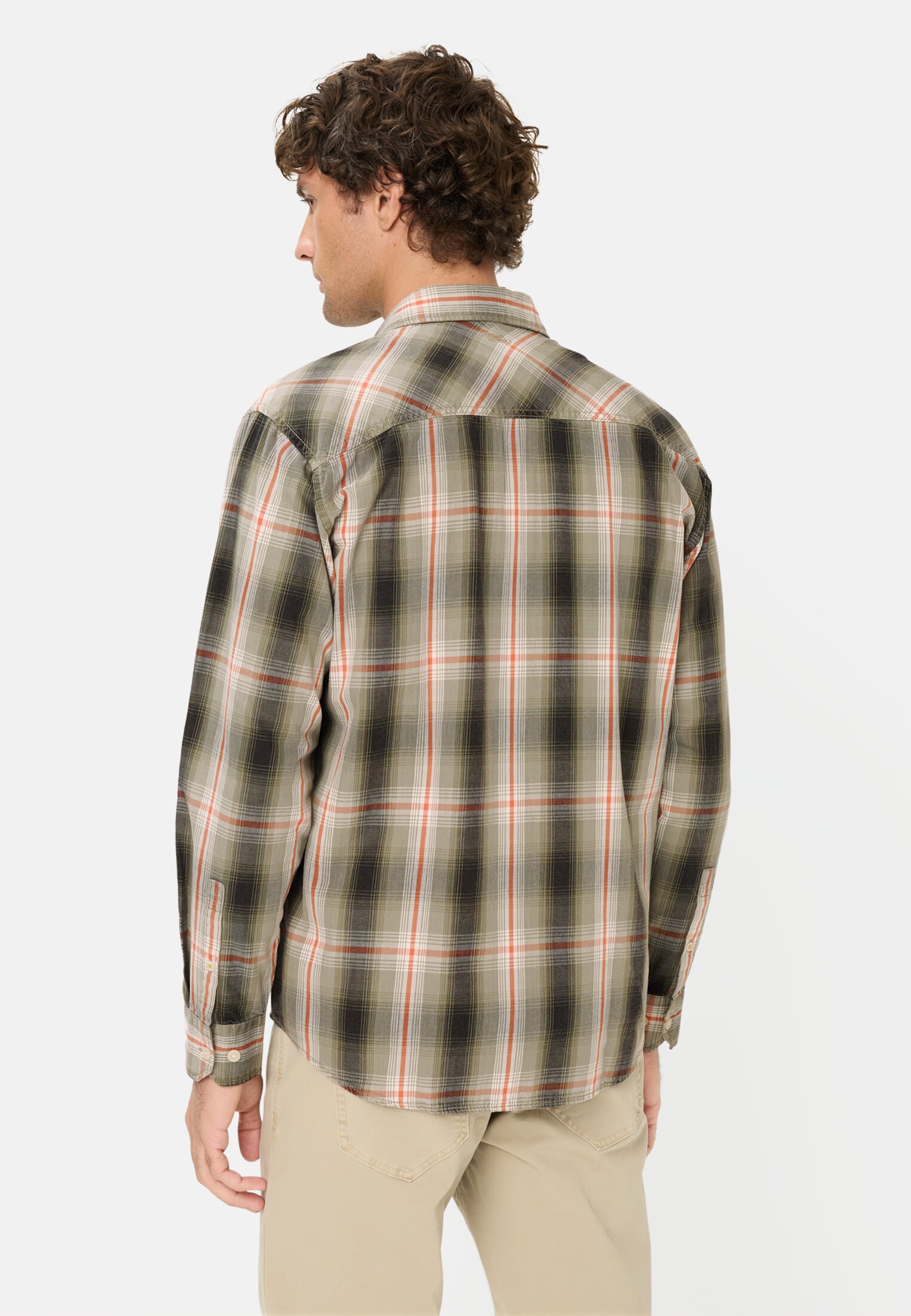 Men Long-sleeve shirt with chest pocket Orange worn back