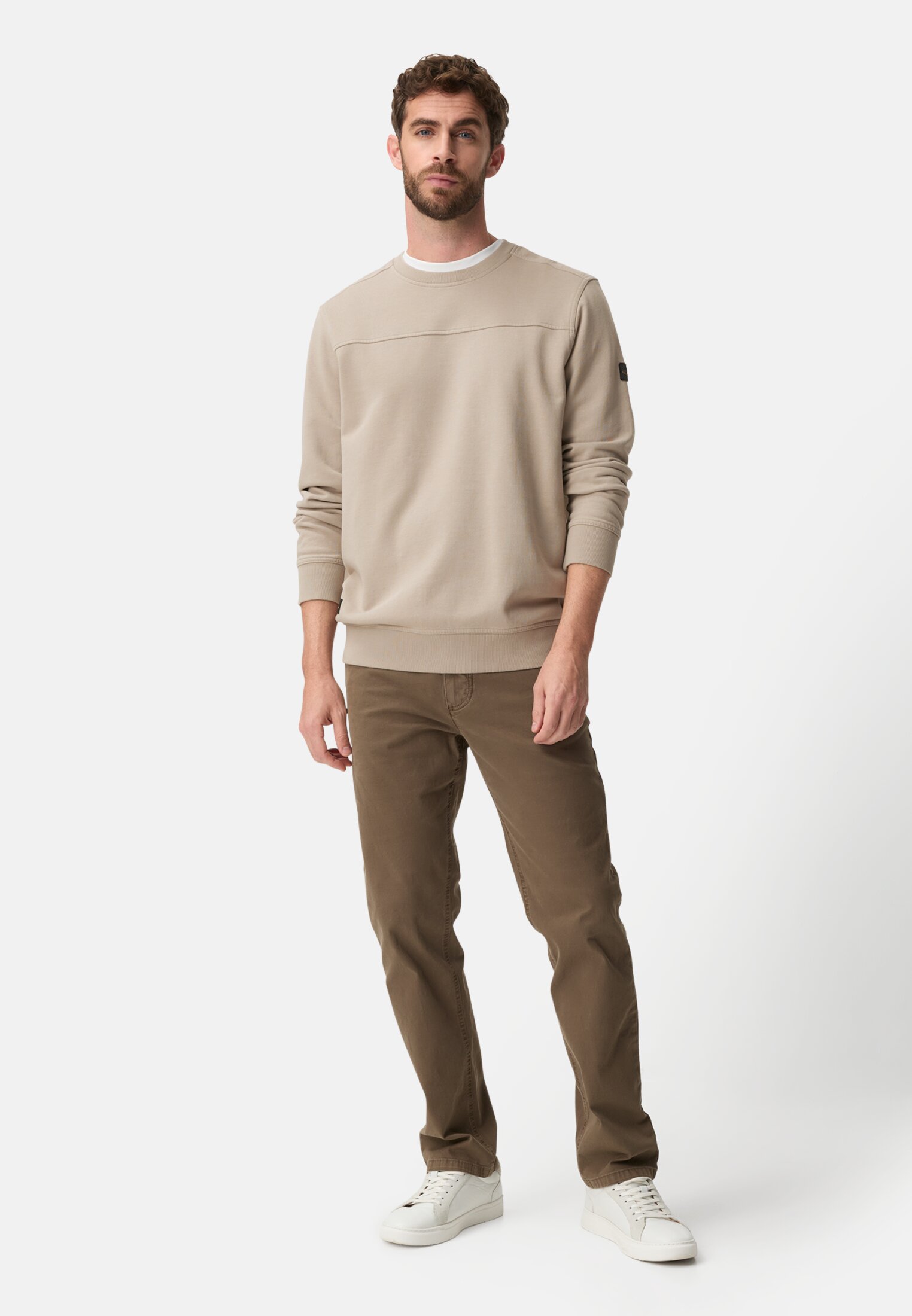 Herren Pullover aus reiner Baumwolle Beige getragen vorne Ganzkörper