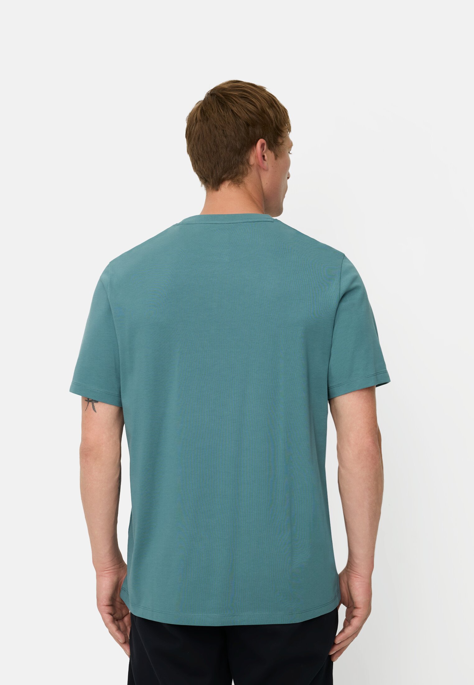 Herren fleXXXactive© T-Shirt mit 4-Wege-Stretch Gezeitenblau getragen hinten