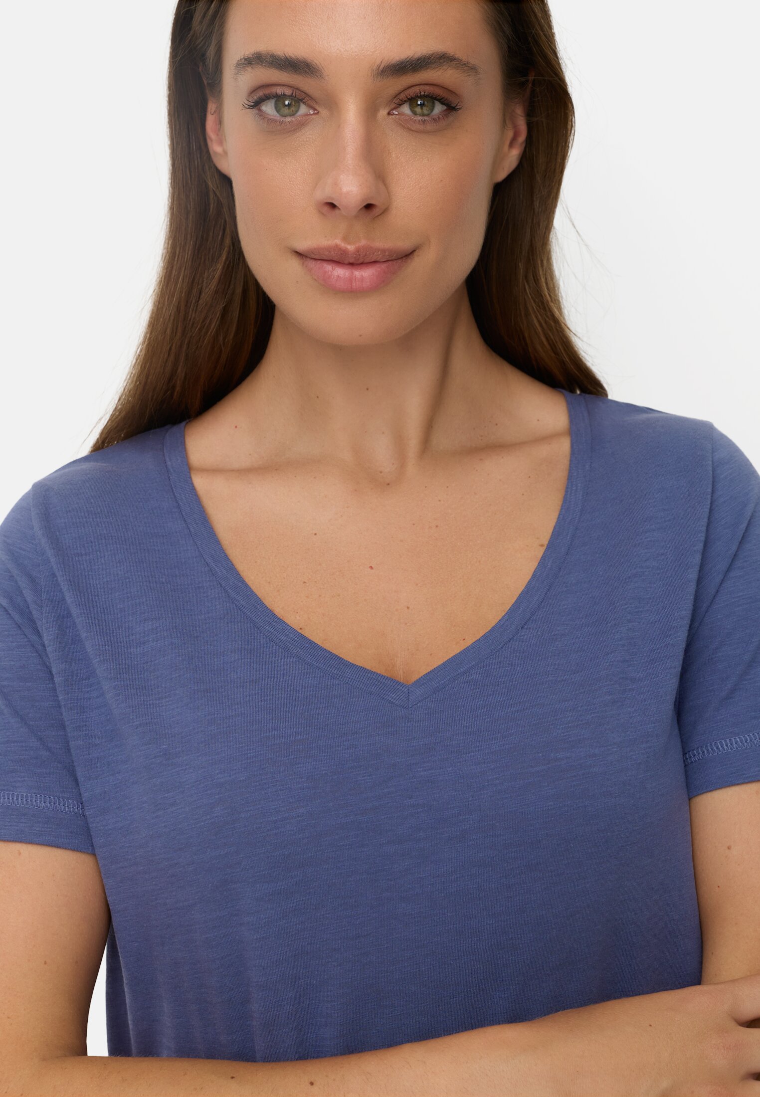 Women T-shirt made from 100% cotton Ocean Blue worn detail close