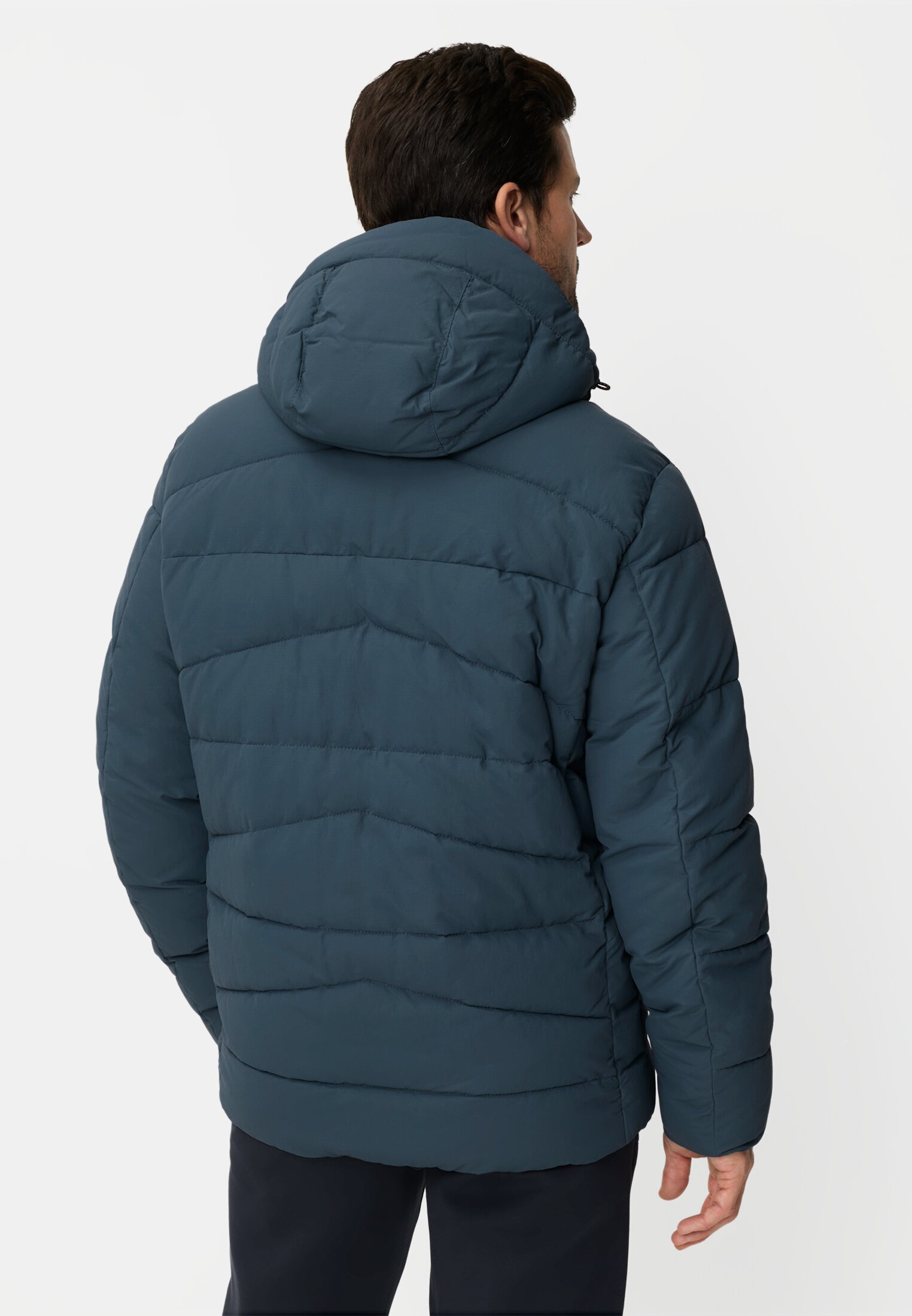 Herren Winterjacke mit abnehmbarer Kapuze Tintenblau getragen hinten