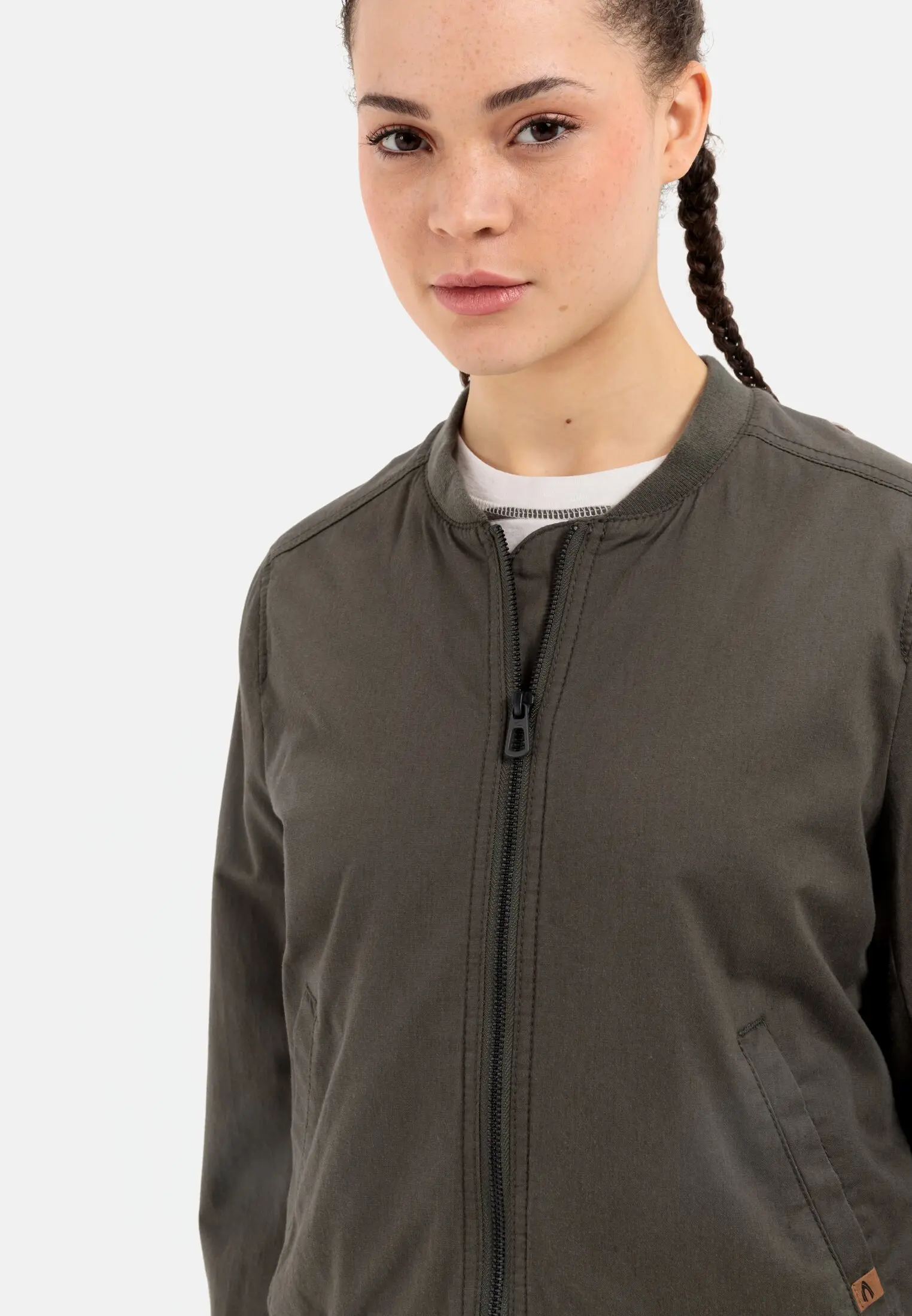 330415-1f87-38-m6-00.webp