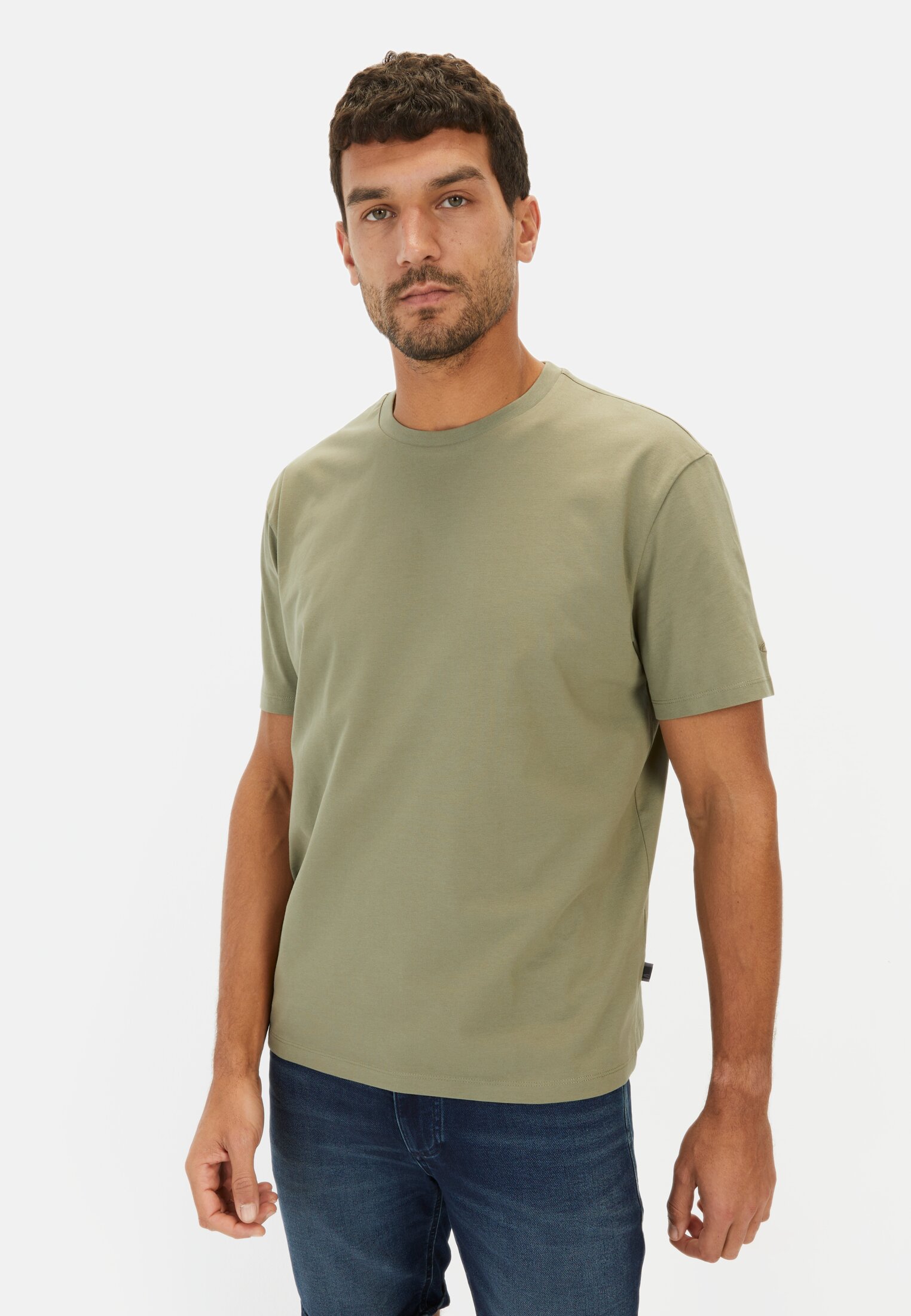 Men T-shirt made of organic cotton Dark Green worn front