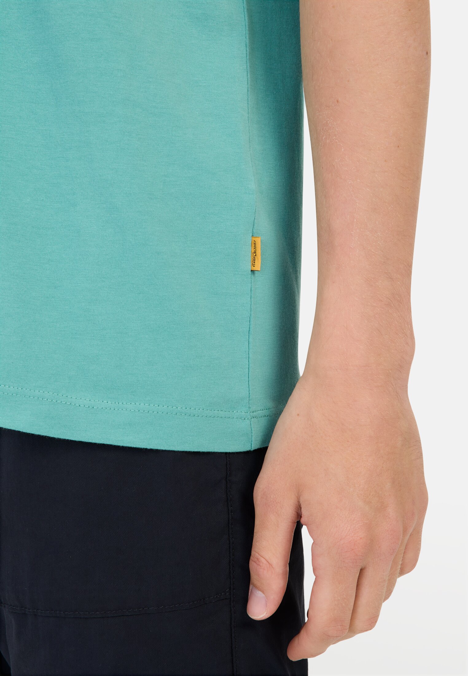 camelactive_T-Shirt_Agave_Green_409700-5T01-71_M5 Men Basic T-shirt made of pure cotton Turquoise worn detail close