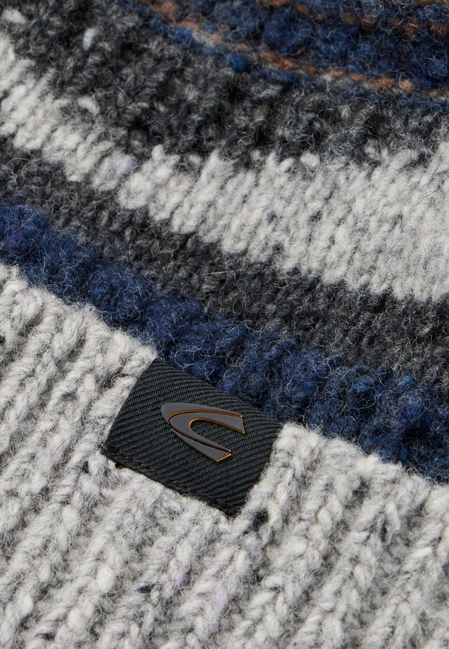 Herren Strickmütze mit modernem Muster Grau frontal hinten