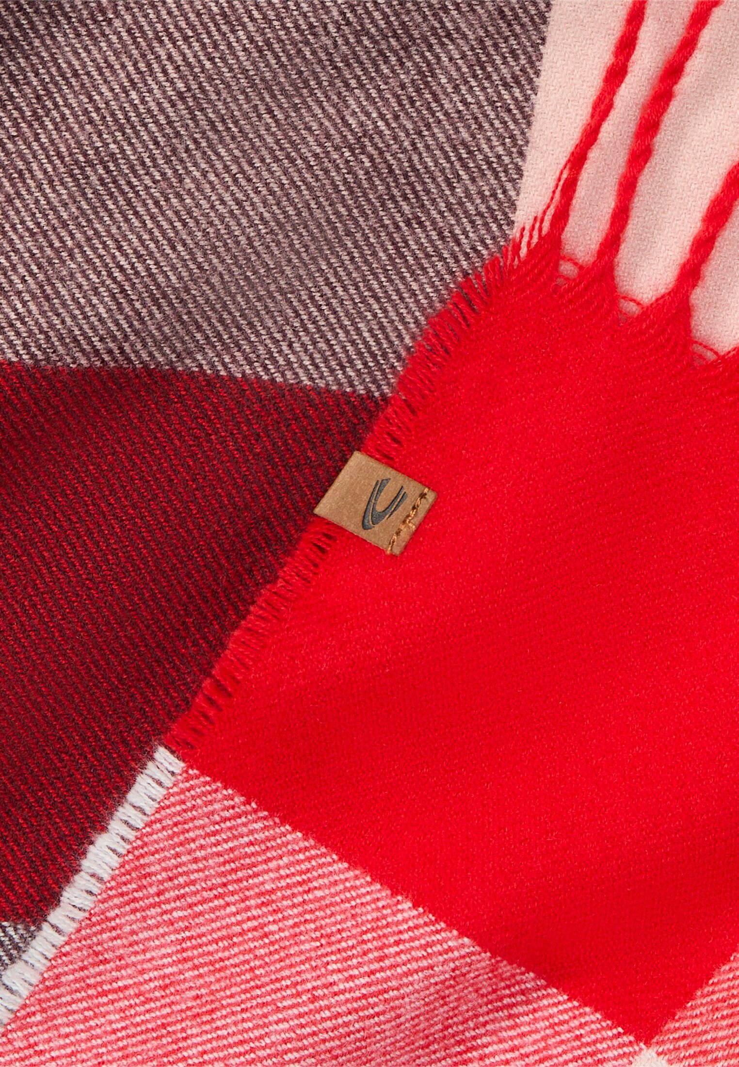 MI_307440-4V44-52_4G-01 Women Fine woven scarf with chequered pattern Pink close back